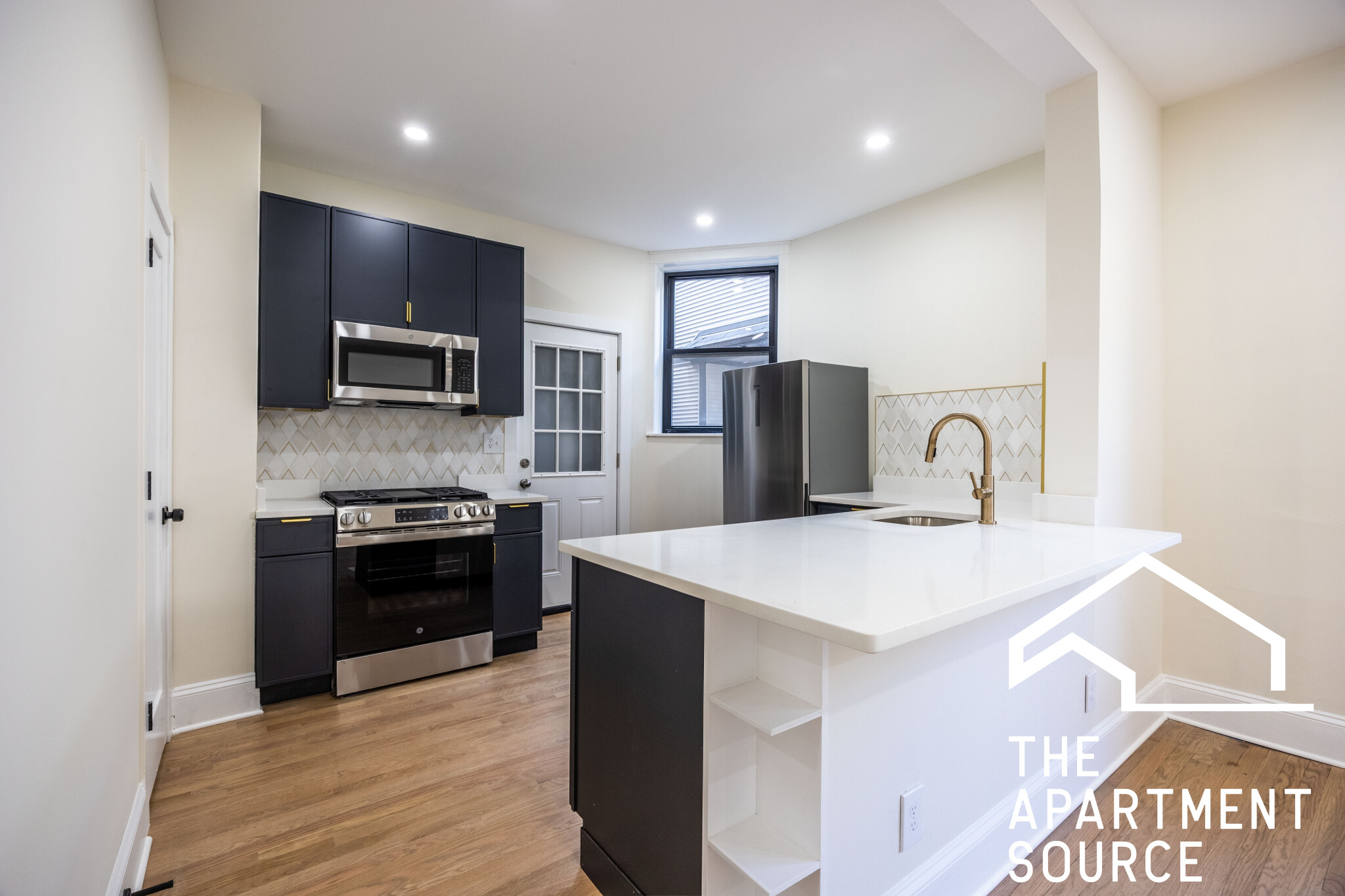 4638 North Hamilton, Chicago, IL - 4,141 USD/ month
