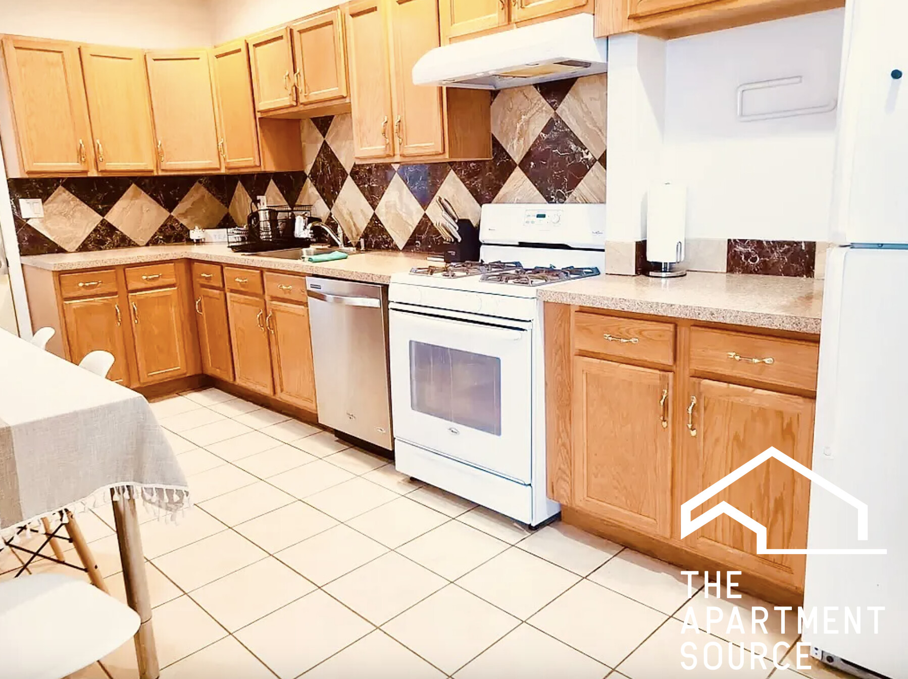 2839 West Nelson St., Chicago, IL - 2,200 USD/ month