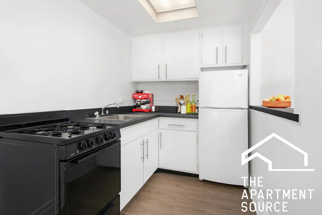 434 West Diversey Pkwy., Chicago, IL - 2,814 USD/ month