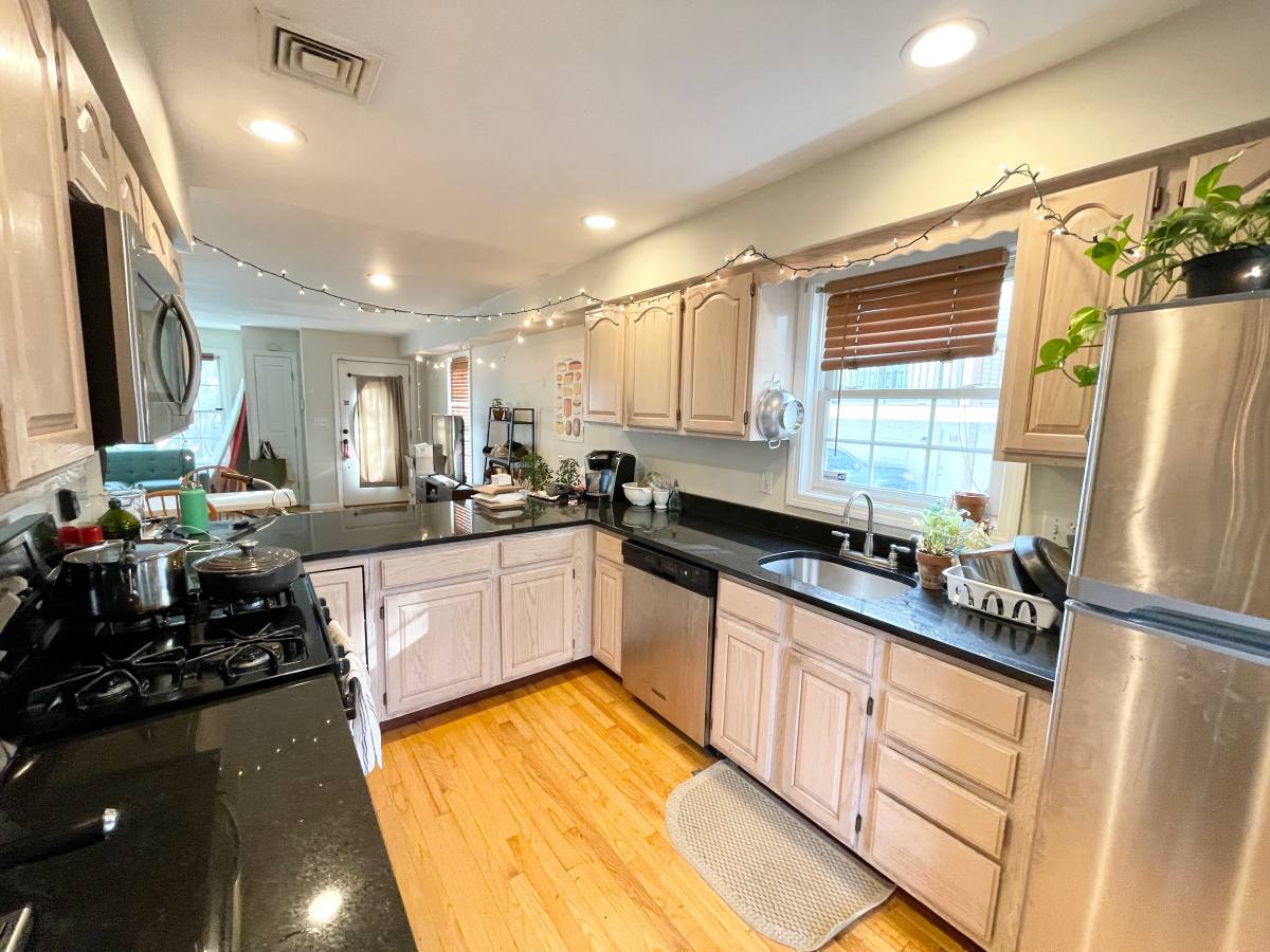 4 bed, 3 bath apartment for rent at 6 Harleston St Unit 6, Mission Hill — photo 1 of 15