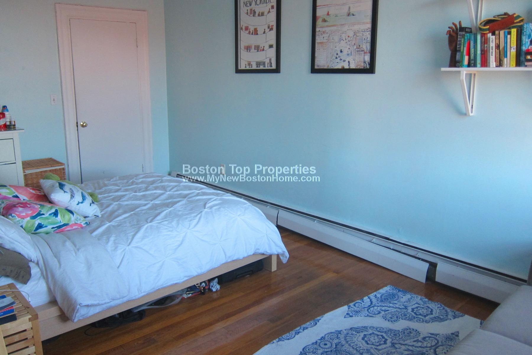 1063 Beacon St, Longwood