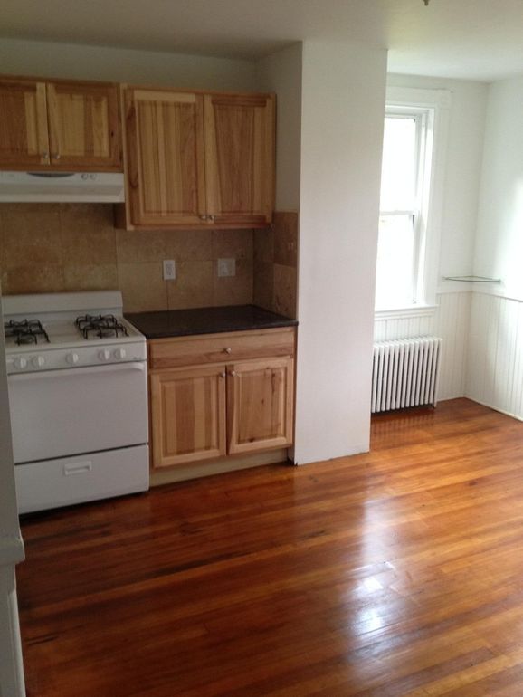 3 bed, 1 bath apartment for rent at 79 Brook St Unit 3L, Brookline Village — photo 2 of 7