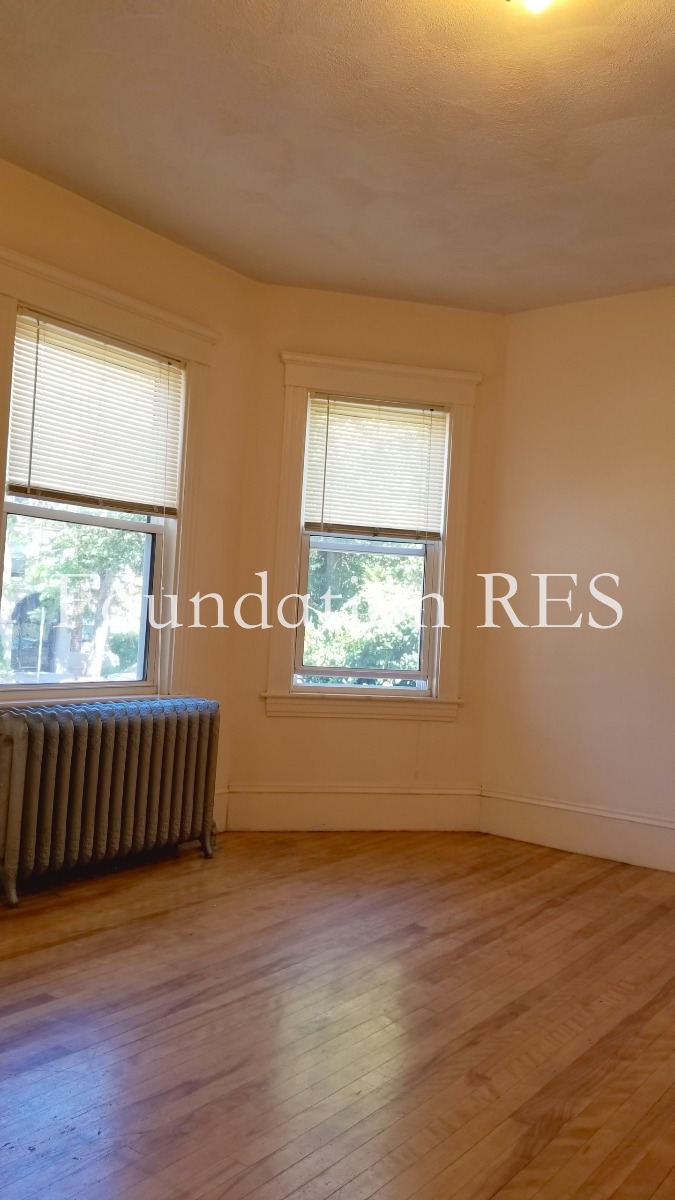 4 bed, 1.5 bath apartment for rent at 144 Washington St Unit 1, Brighton — photo 10 of 11