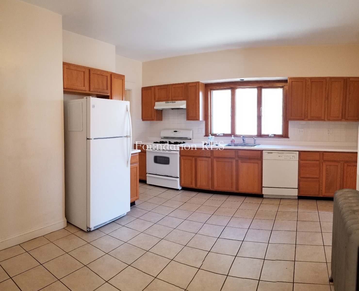 4 bed, 1.5 bath apartment for rent at 144 Washington St Unit 1, Brighton — photo 2 of 11