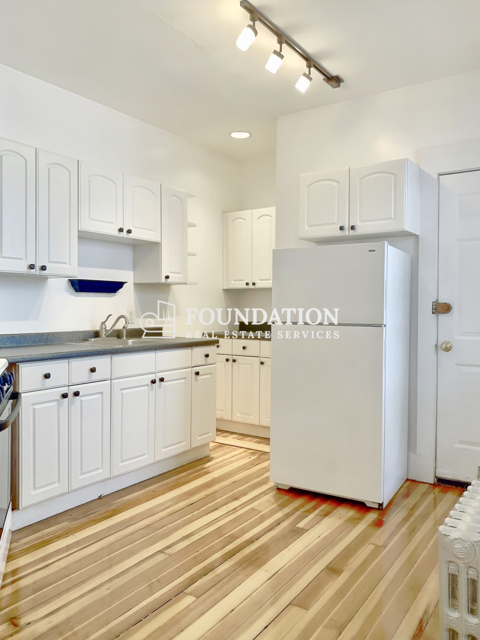 1 bed, 1 bath apartment for rent at 1695 Commonwealth Ave Unit 4, Brighton — photo 2 of 9