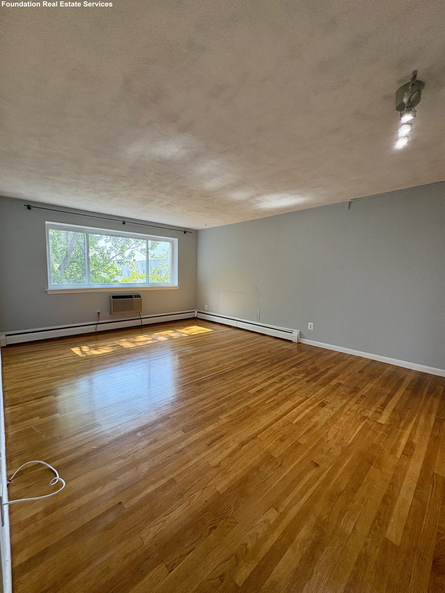 20 Radcliffe Rd. - 2,800USD / month