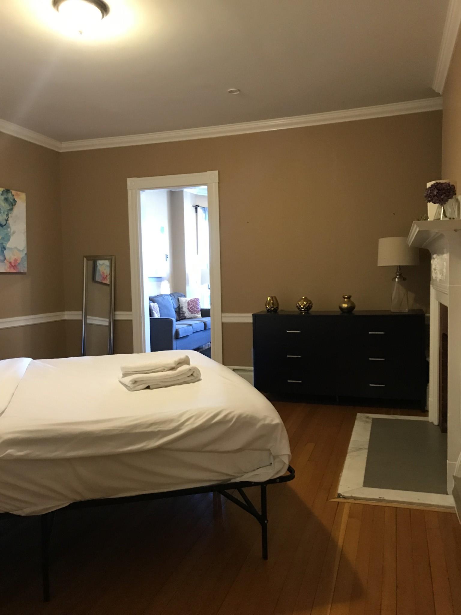 12 Bay State Rd, Fenway