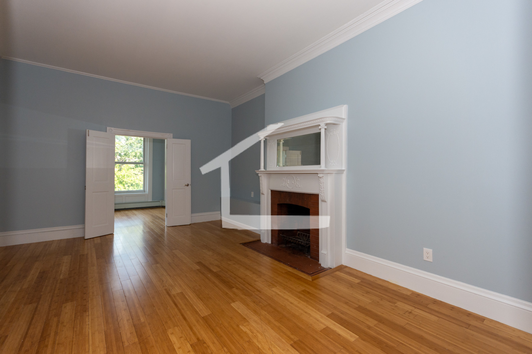 3 bed, 2 bath apartment for rent at 12 Bay State Rd Unit 2, Fenway — photo 4 of 12