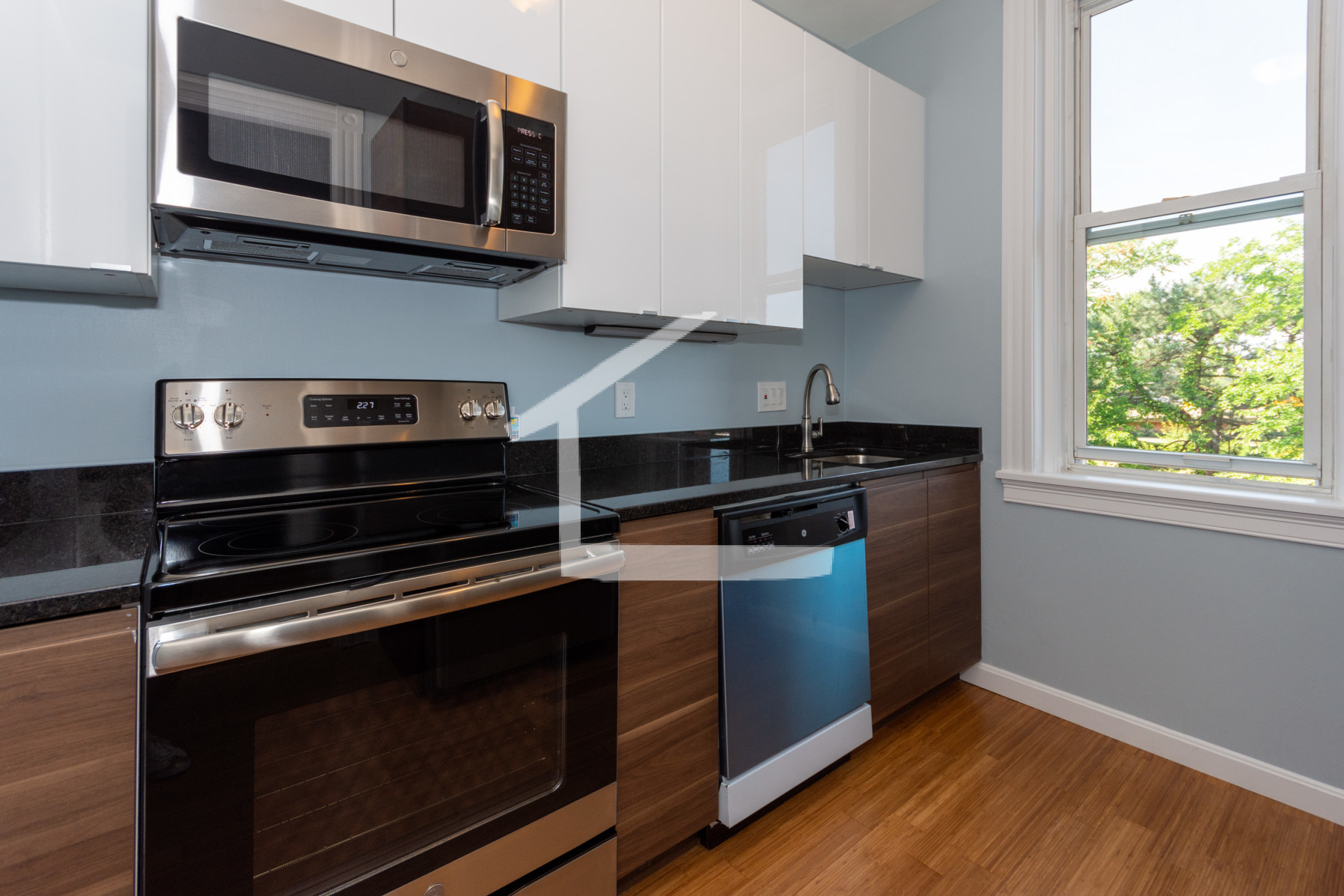 3 bed, 2 bath apartment for rent at 12 Bay State Rd Unit 2, Fenway — photo 3 of 12