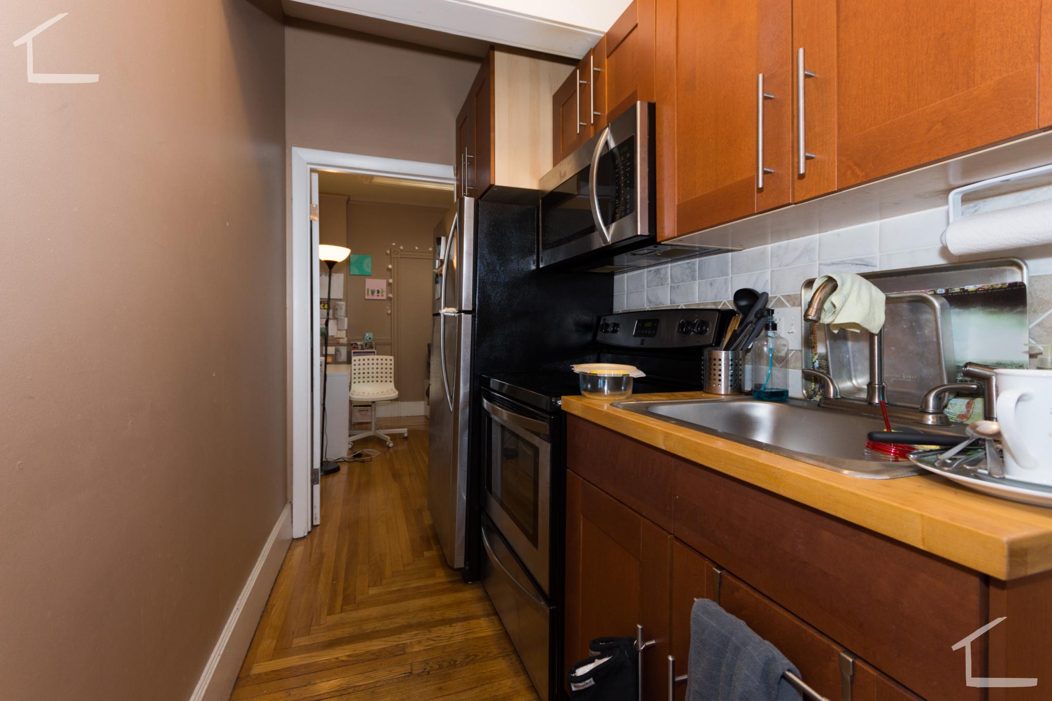 2 bed, 1 bath apartment for rent at 14 Bay State Rd Unit 4R, Fenway — photo 5 of 8
