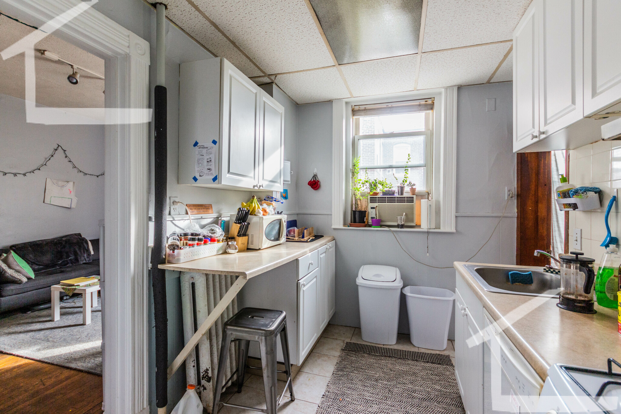 4 bed, 2 bath apartment for rent at 32 Park Vale Ave Unit 5, Allston — photo 3 of 9