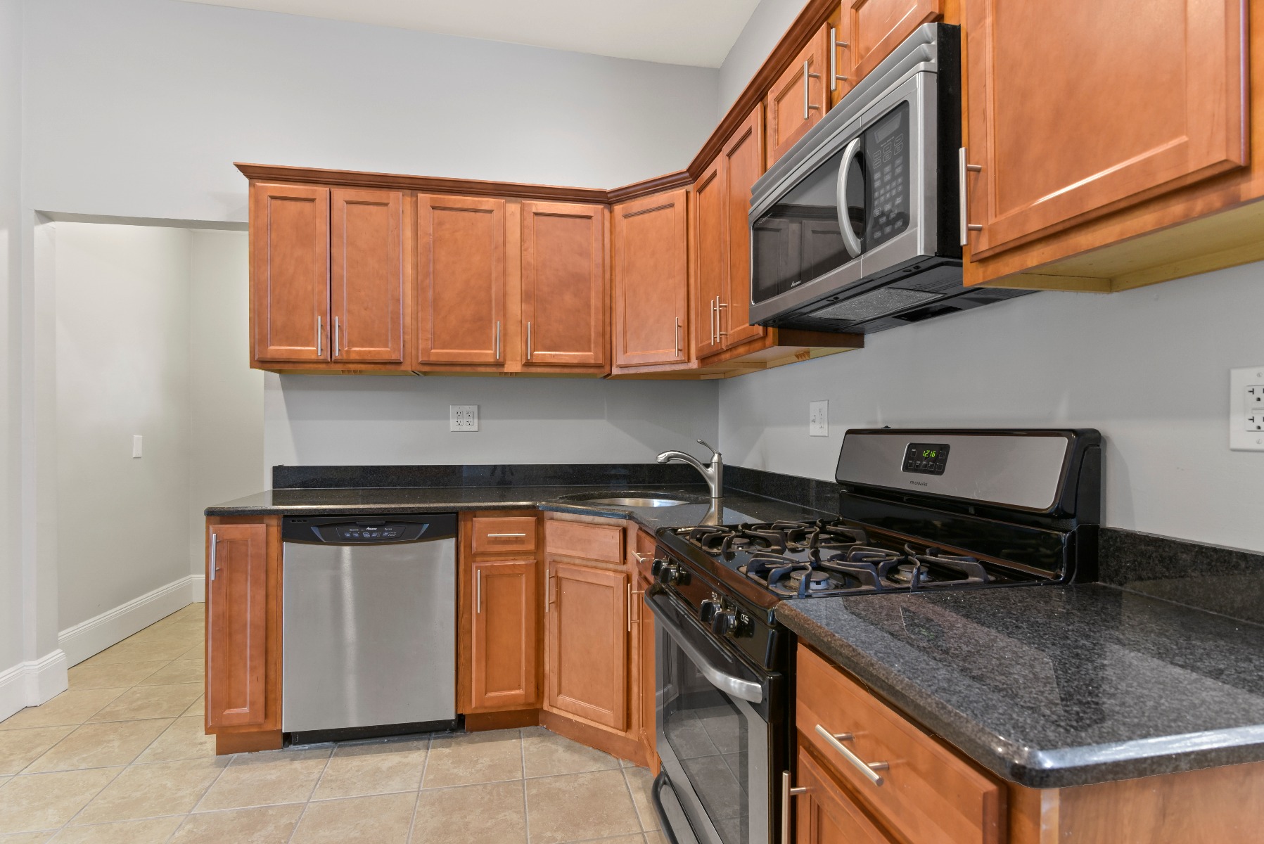 41 Highland Park Ave, Roxbury