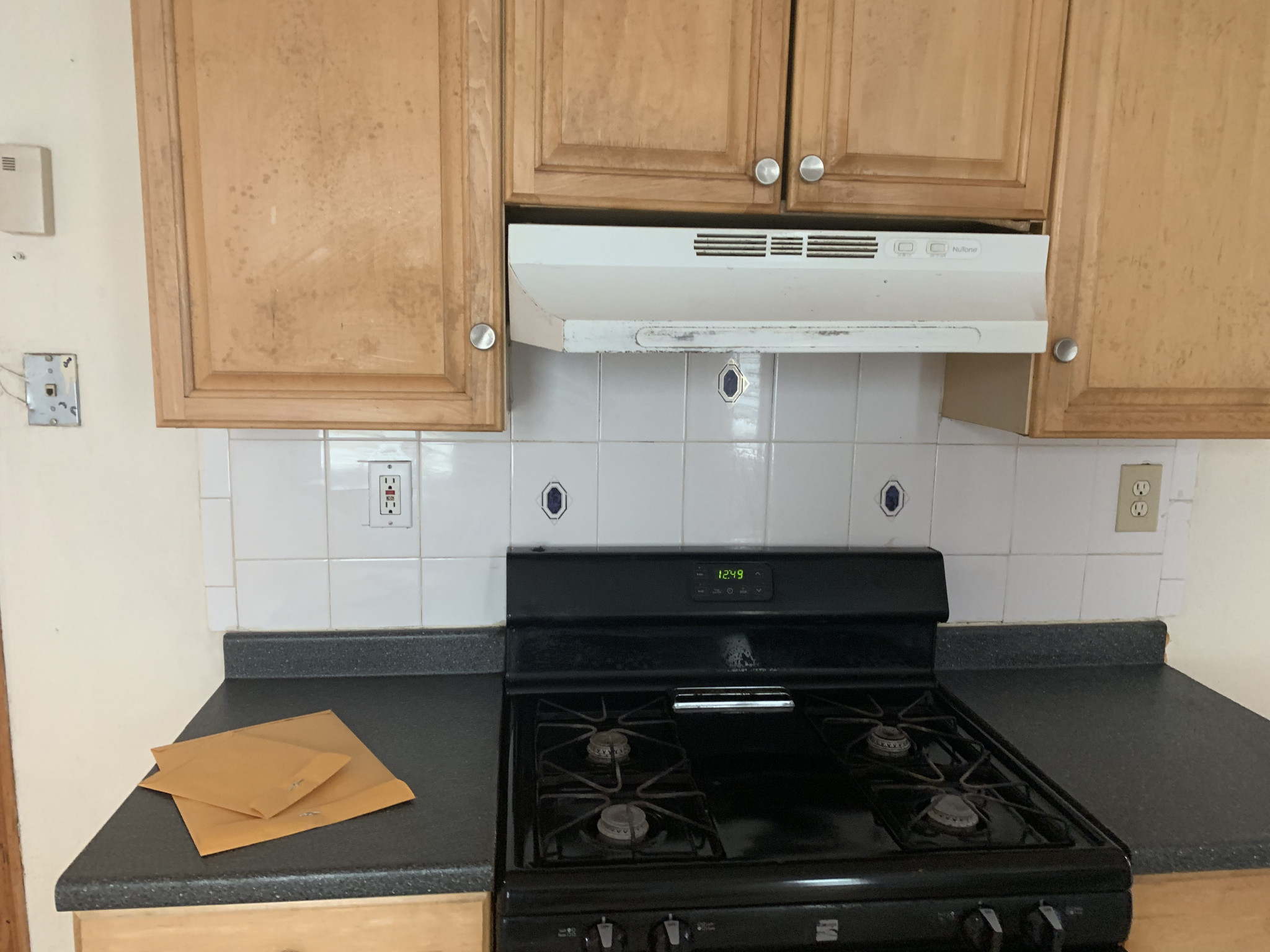 4 bed, 1 bath apartment for rent at 26 Darling St Unit 4, Mission Hill — photo 3 of 15
