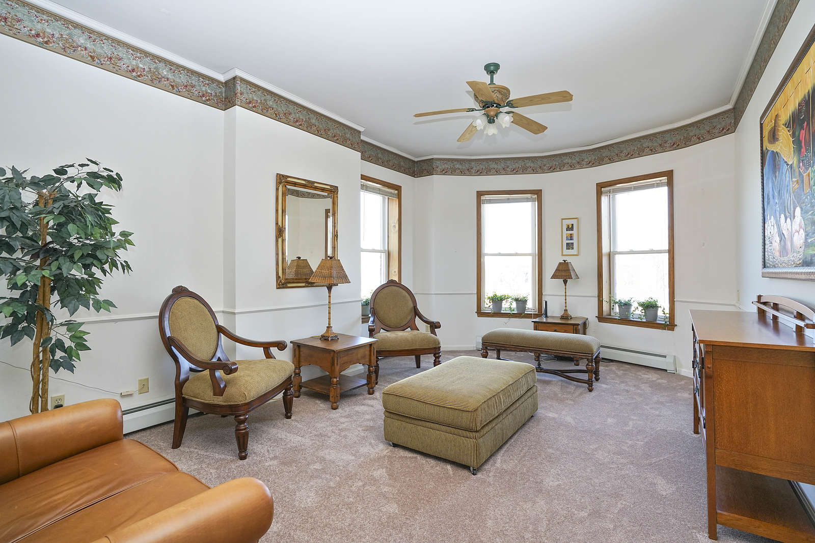 8 Centre St, Roxbury