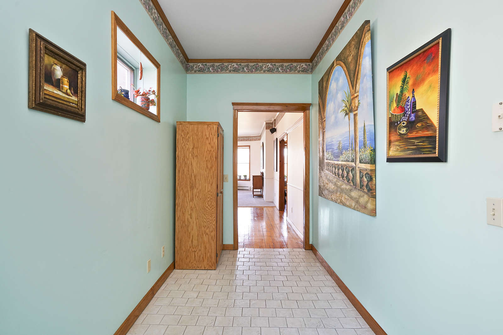 8 Centre St, Roxbury