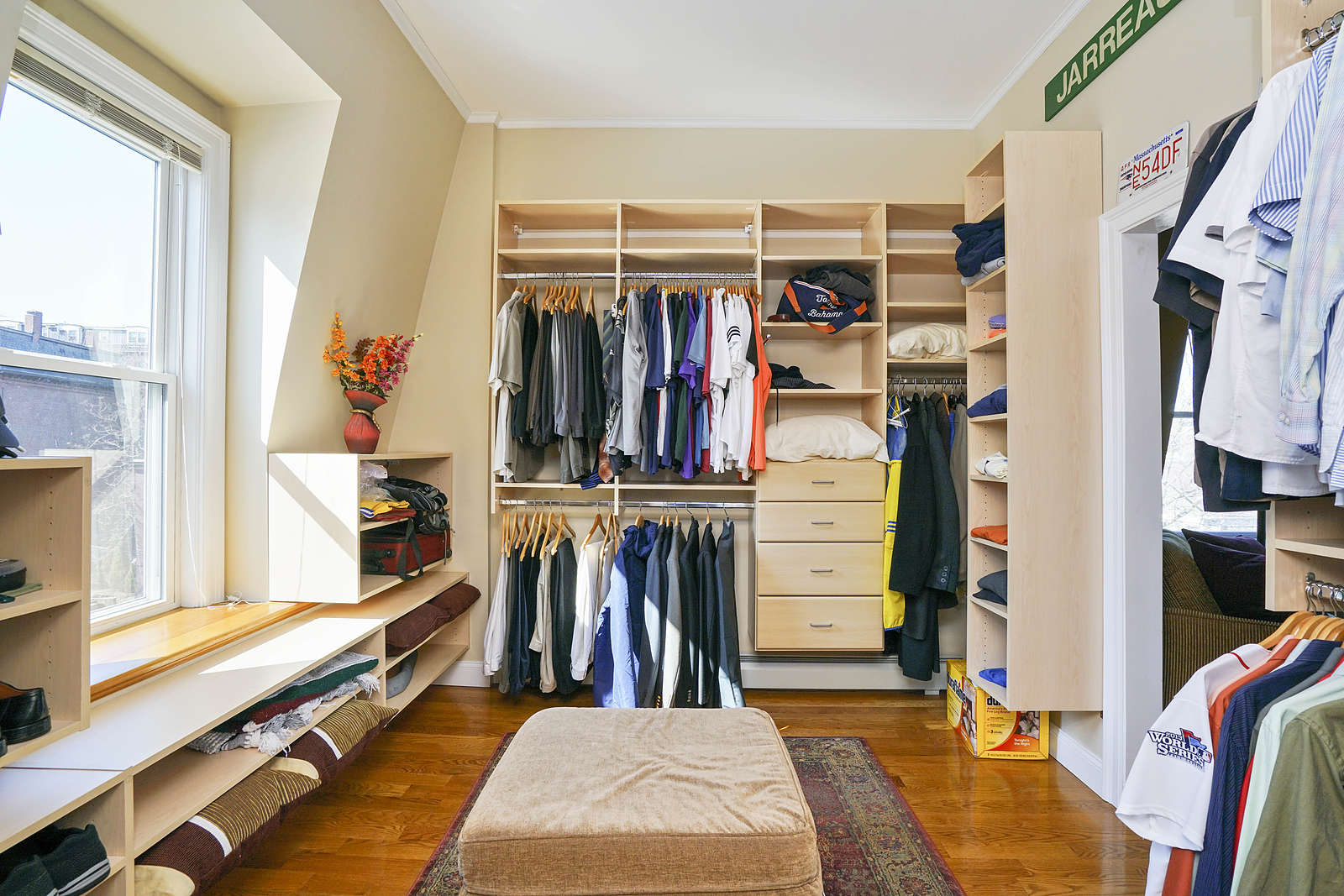 8 Centre St, Roxbury