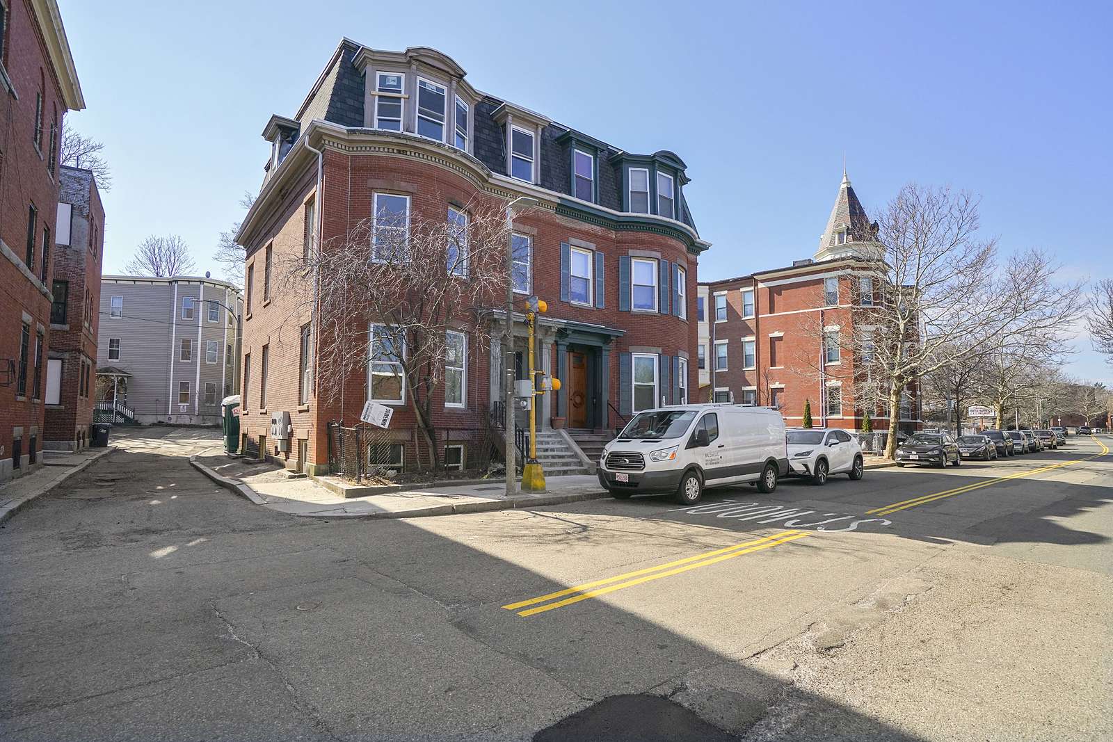 8 Centre St, Roxbury