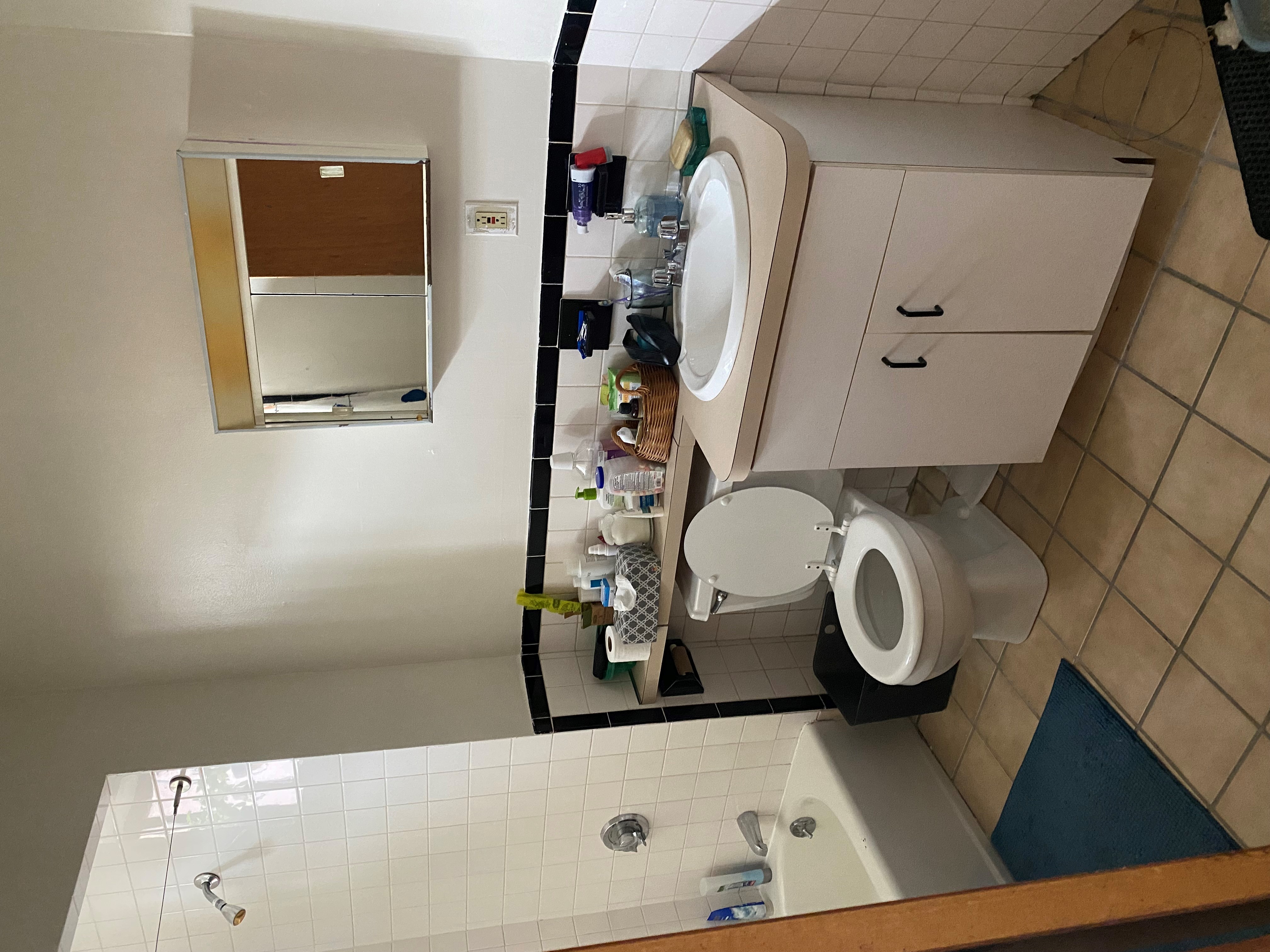 1.5 bed, 1 bath apartment for rent at 369A Centre St Unit 1, Jamaica Plain