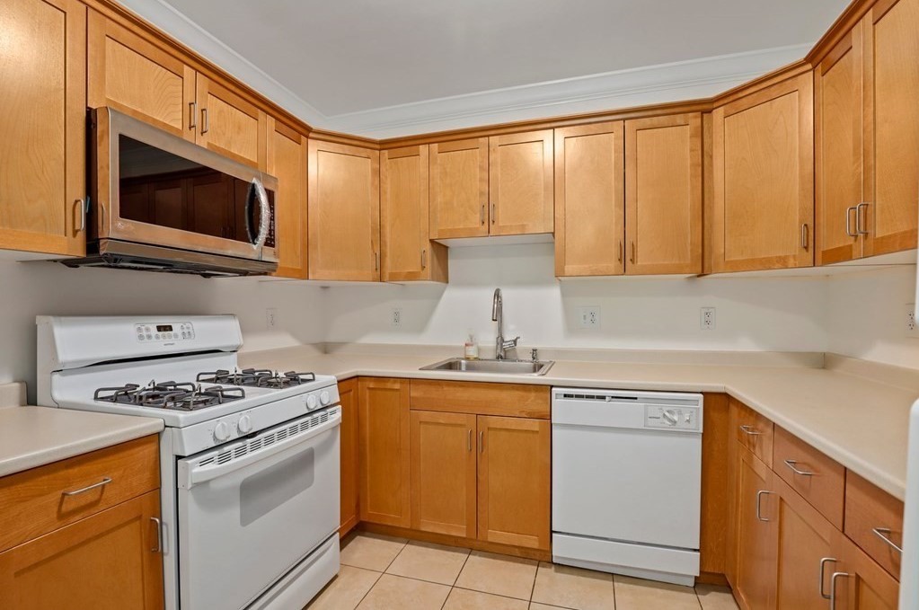 327 Centre St, Jamaica Plain