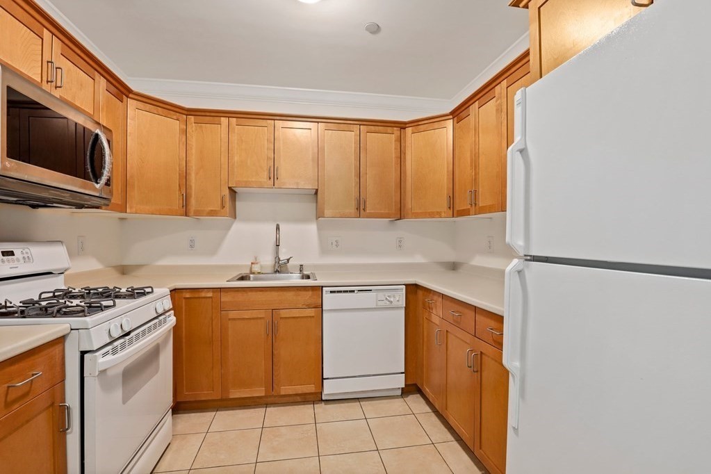 327 Centre St, Jamaica Plain