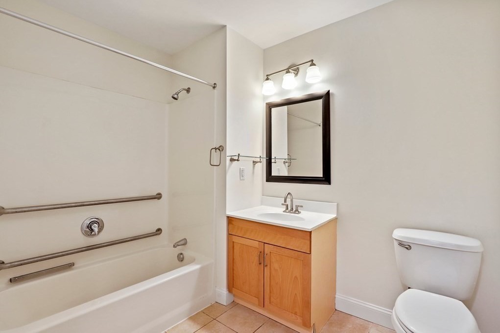 327 Centre St, Jamaica Plain