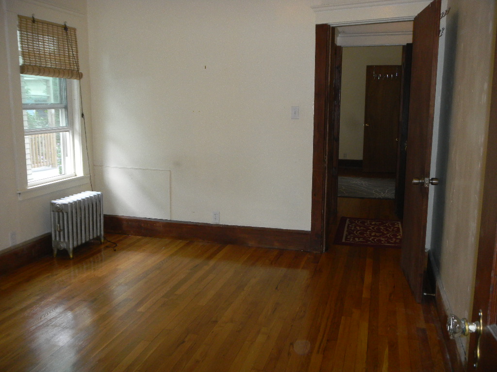 3 bed, 1 bath apartment for rent at 58 Glen Rd Unit 1, Jamaica Plain — photo 5 of 11