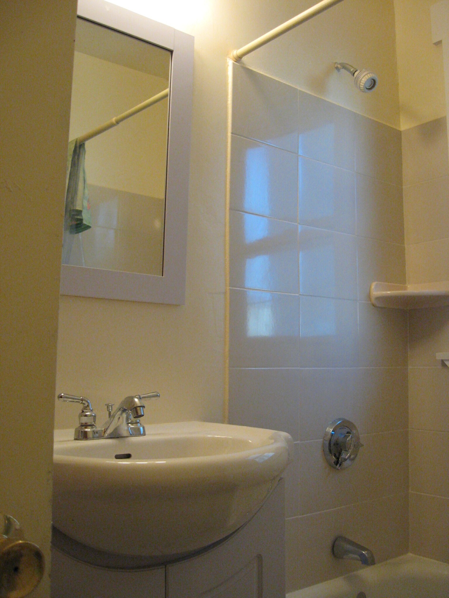 3 bed, 3 bath apartment for rent at 575 Hyde Park Ave Unit 2, Roslindale — photo 1 of 19
