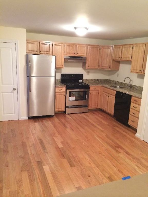 3 bed, 2 bath apartment for rent at 41 Lawn St Unit 1, Mission Hill — photo 3 of 11