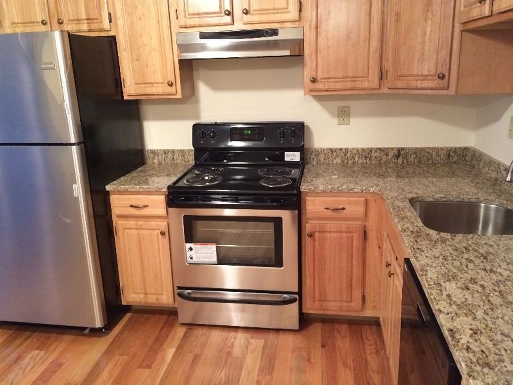 3 bed, 2 bath apartment for rent at 41 Lawn St Unit 1, Mission Hill — photo 4 of 11