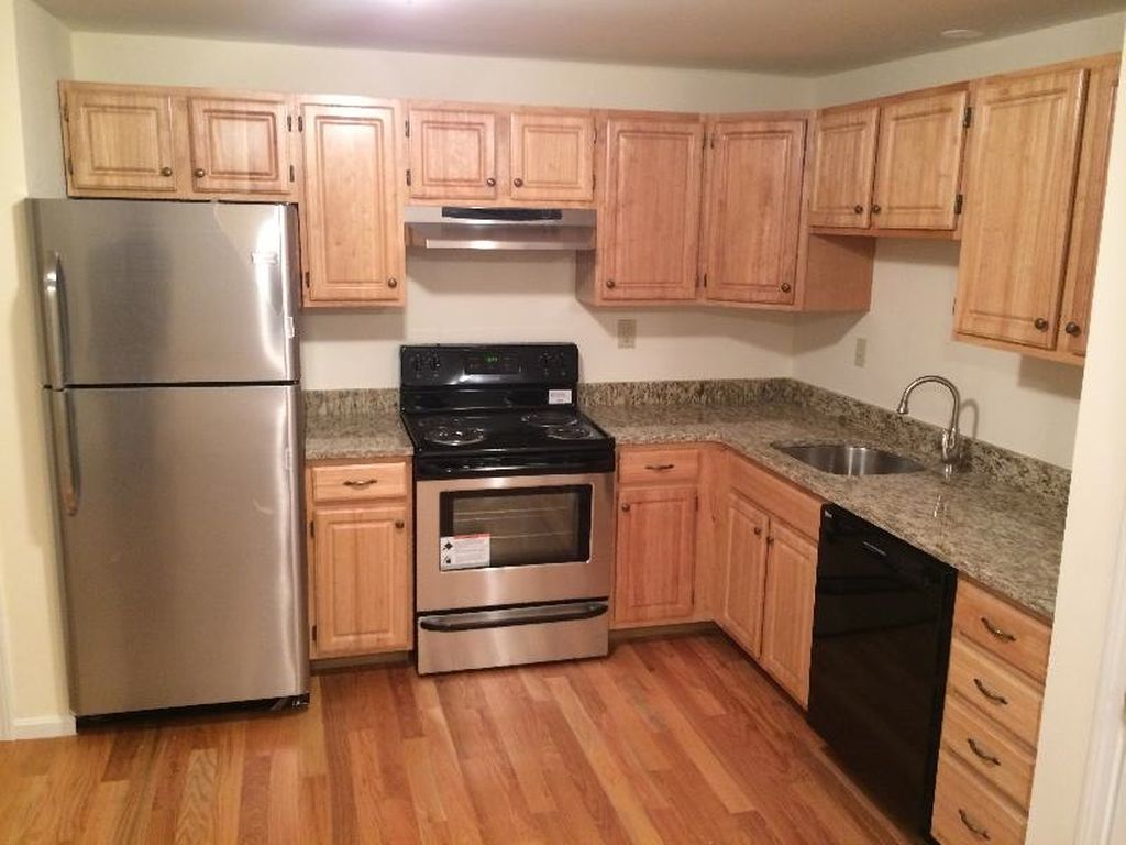 3 bed, 2 bath apartment for rent at 41 Lawn St Unit 1, Mission Hill — photo 2 of 11