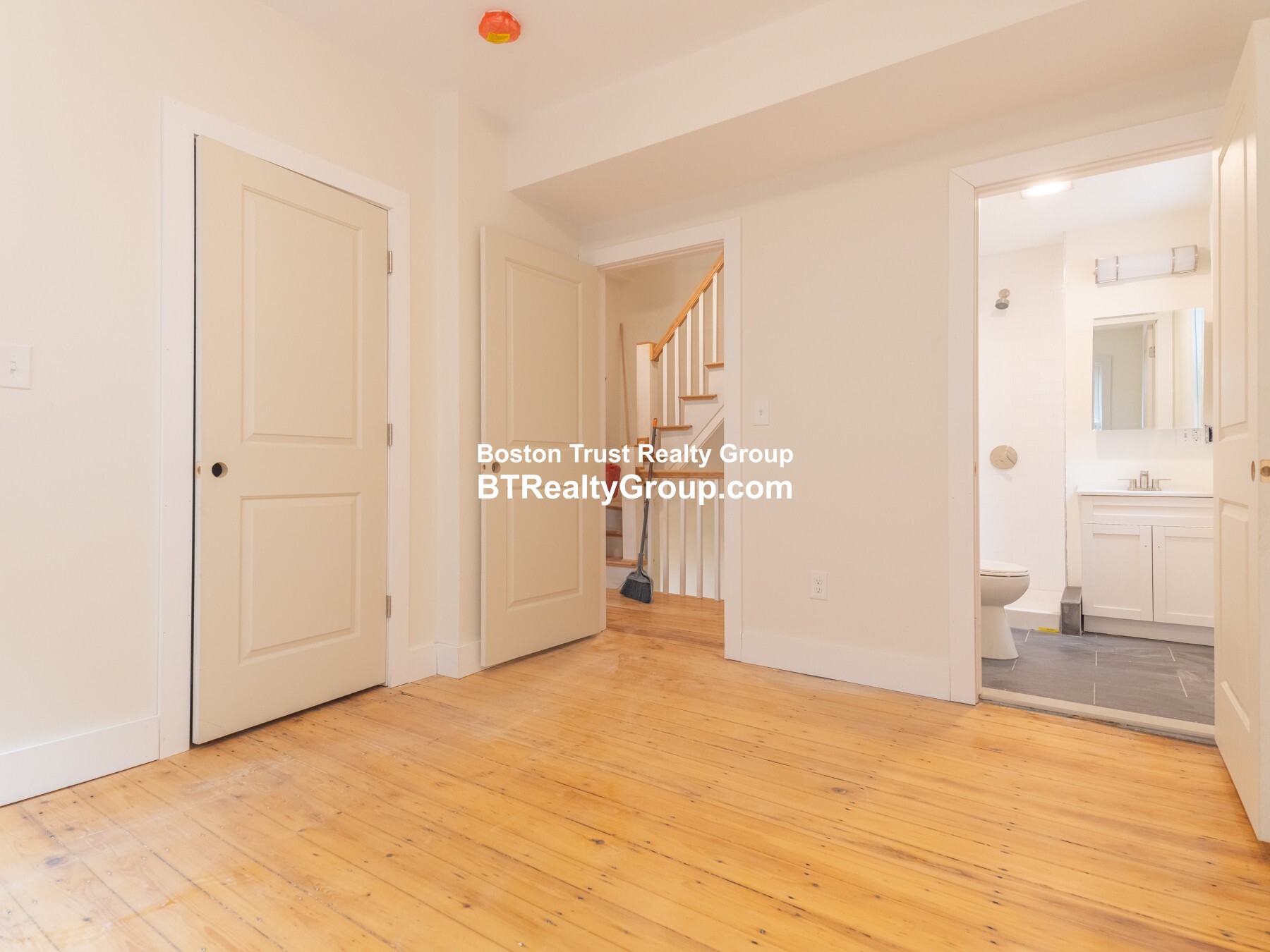 17 Clarence St, Roxbury