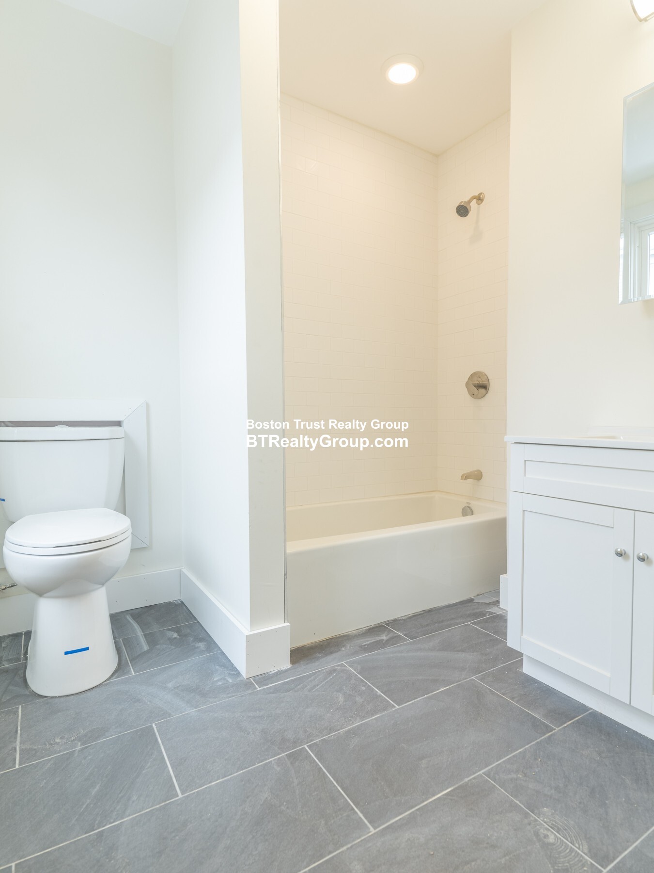 17 Clarence St, Roxbury