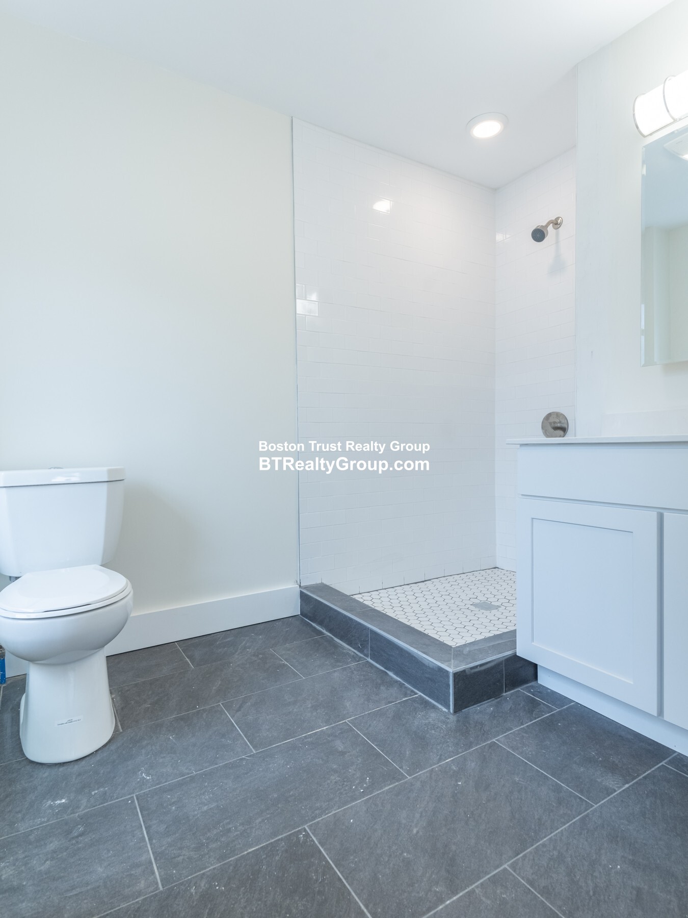 17 Clarence St, Roxbury