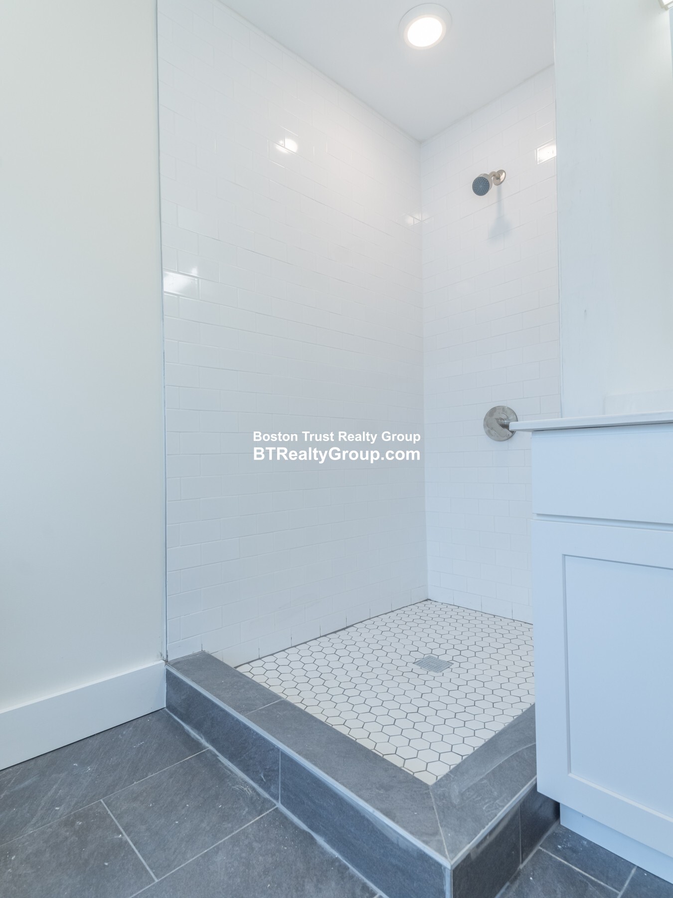 17 Clarence St, Roxbury