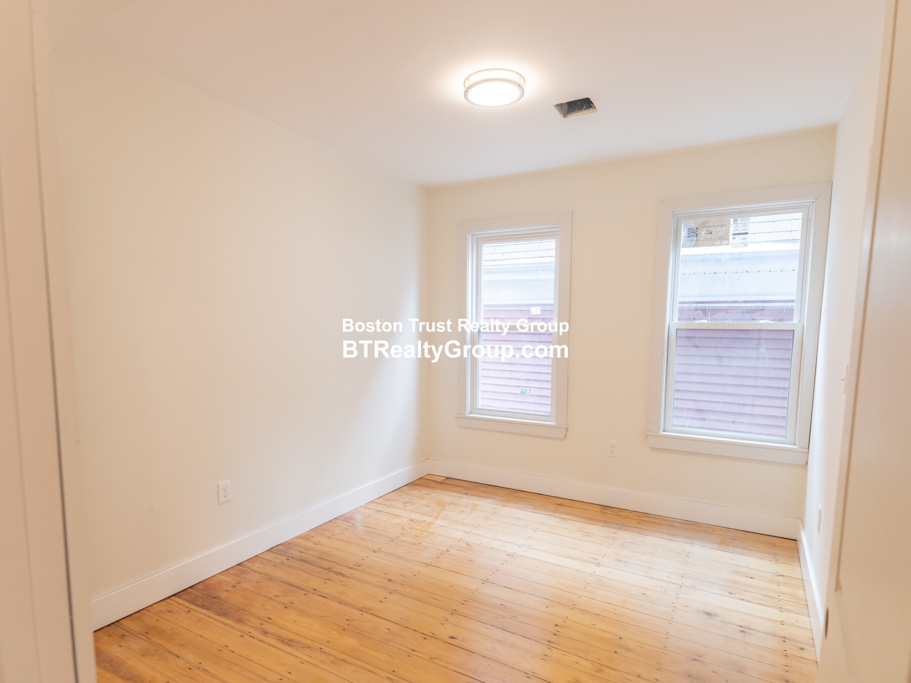 17 Clarence St, Roxbury