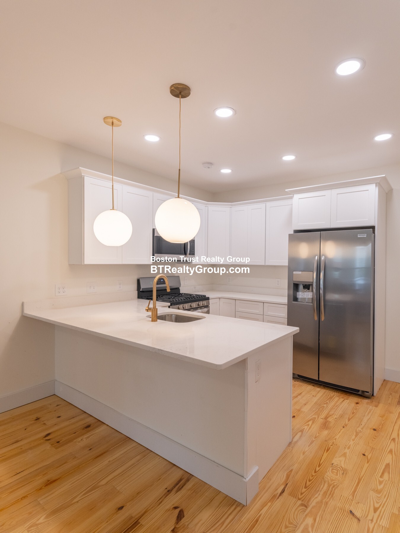 17 Clarence St, Roxbury