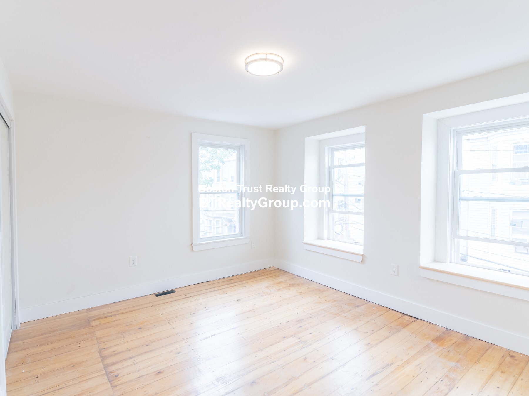 17 Clarence St, Roxbury