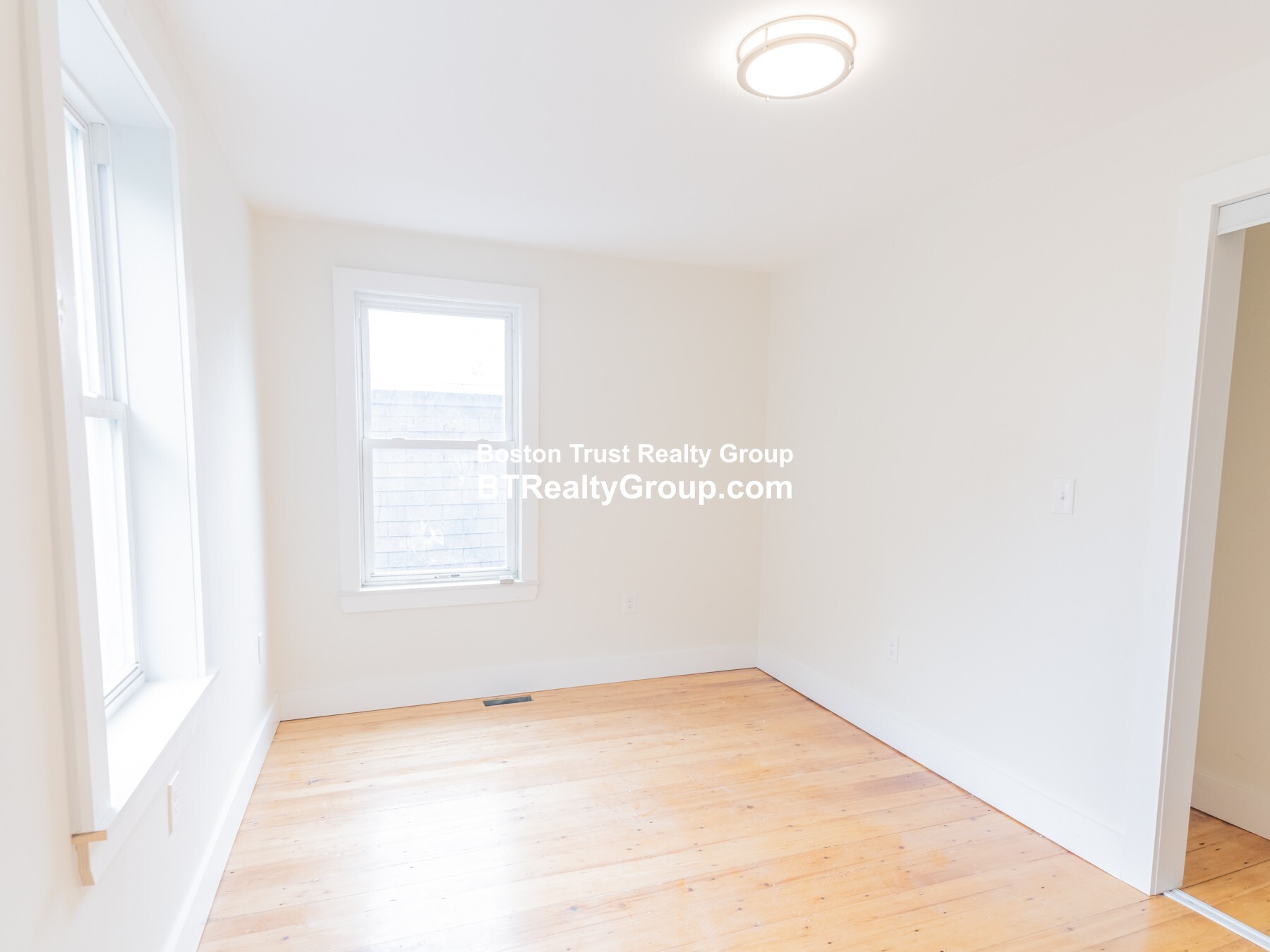 17 Clarence St, Roxbury