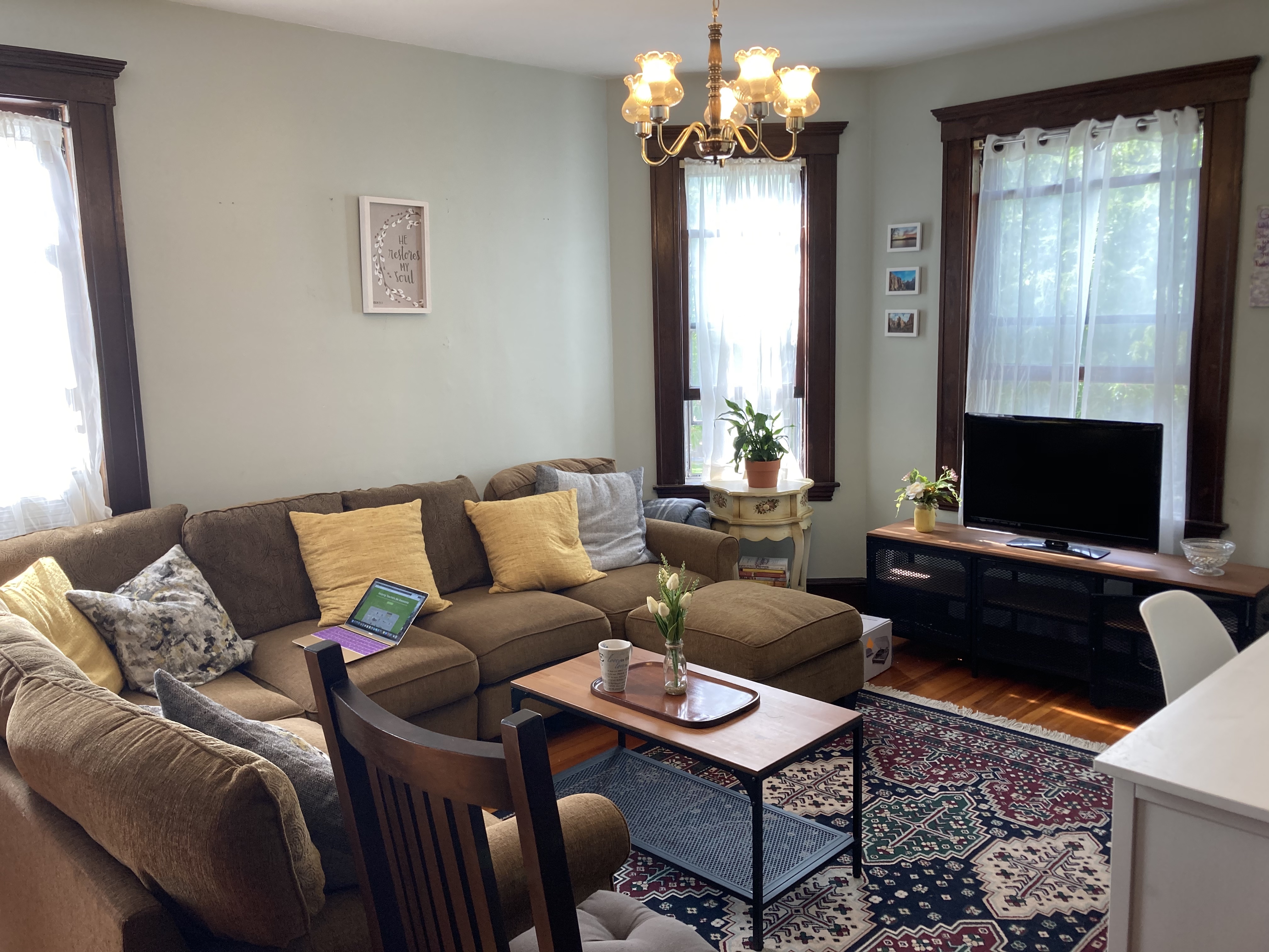 3 bed, 1 bath apartment for rent at 8 Edwin St Unit 3, Brookline Hills — photo 1 of 18