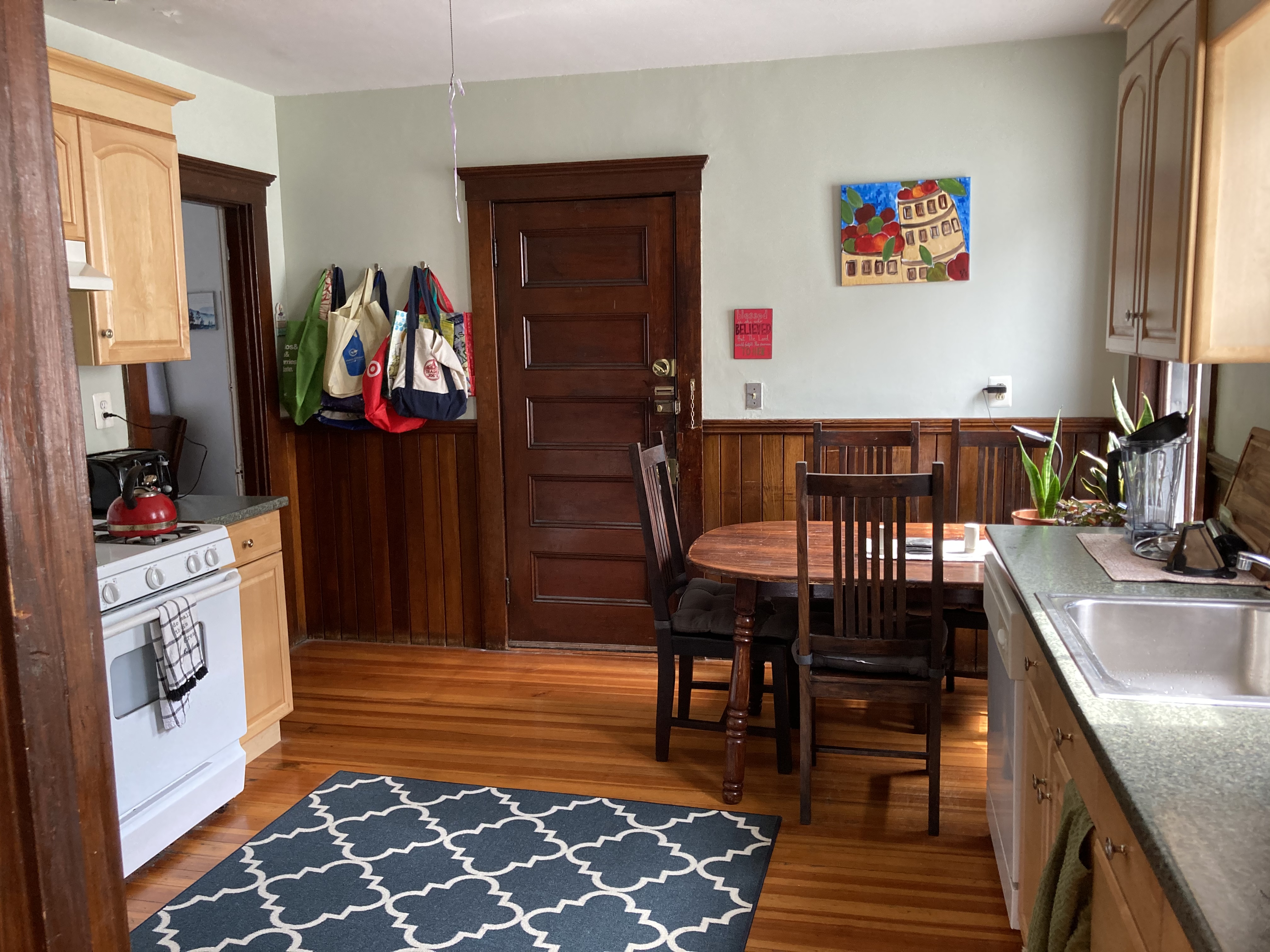 3 bed, 1 bath apartment for rent at 8 Edwin St Unit 3, Brookline Hills — photo 4 of 18