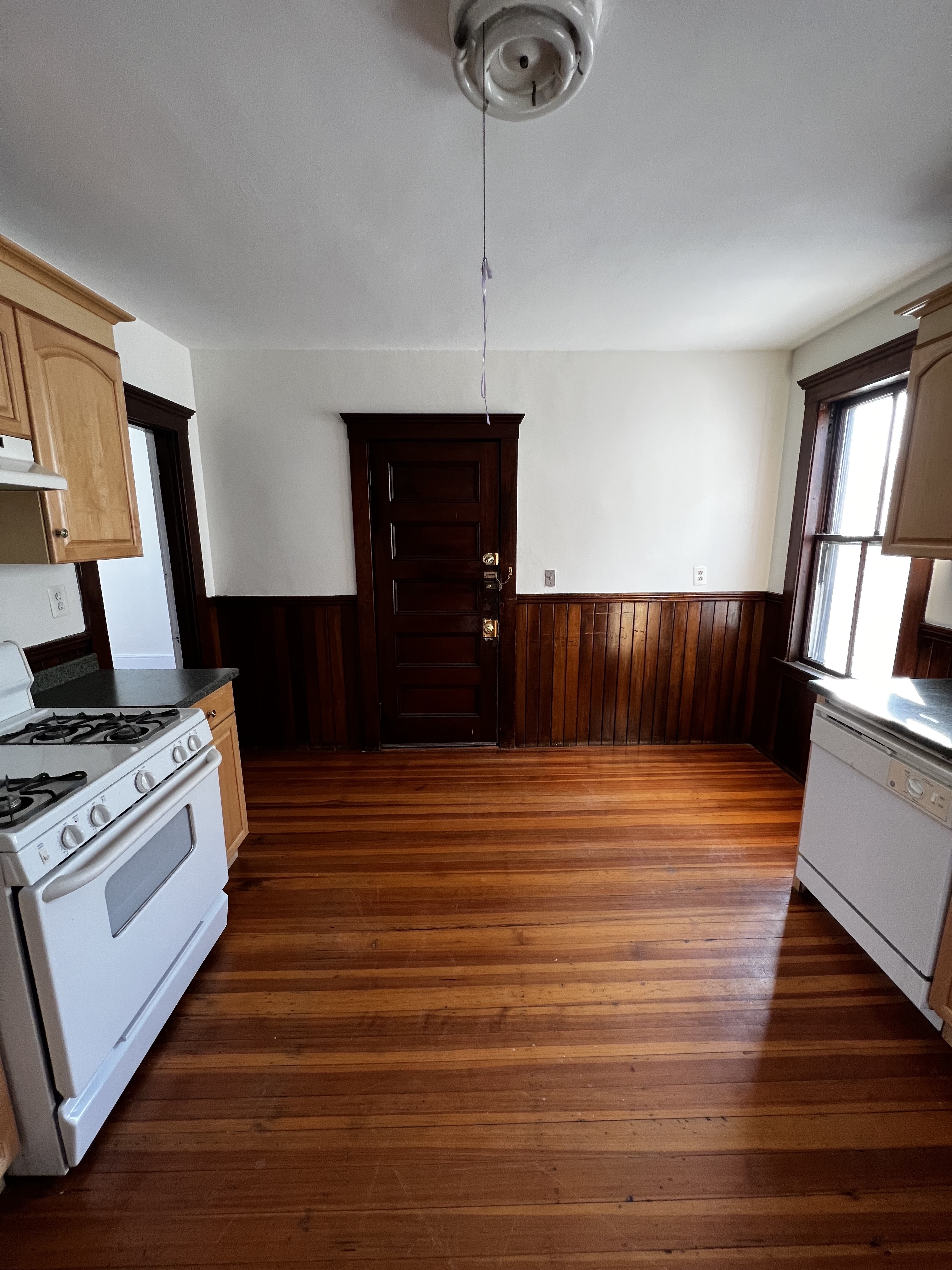 3 bed, 1 bath apartment for rent at 8 Edwin St Unit 3, Brookline Hills — photo 7 of 18