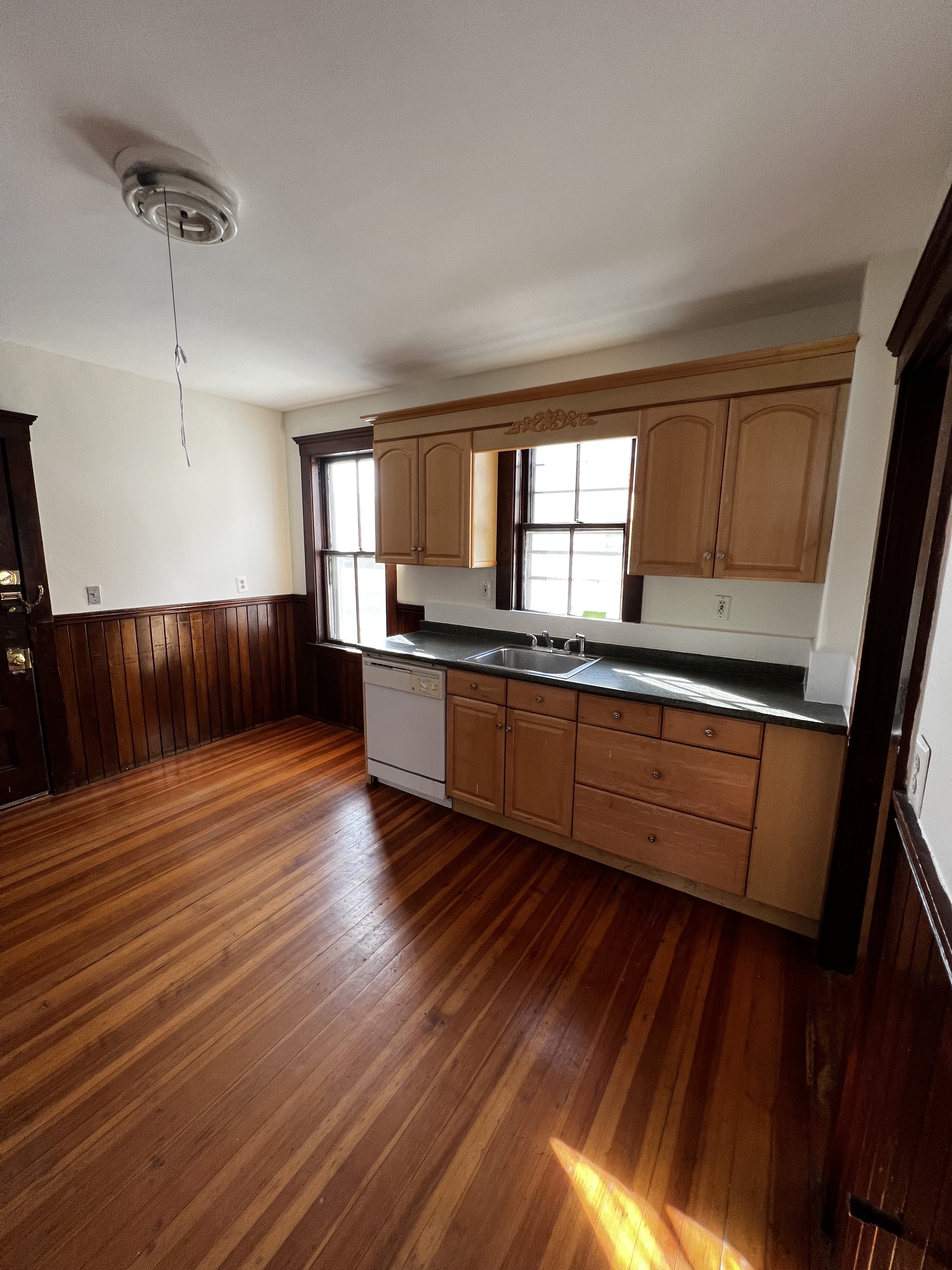 3 bed, 1 bath apartment for rent at 8 Edwin St Unit 3, Brookline Hills — photo 5 of 18