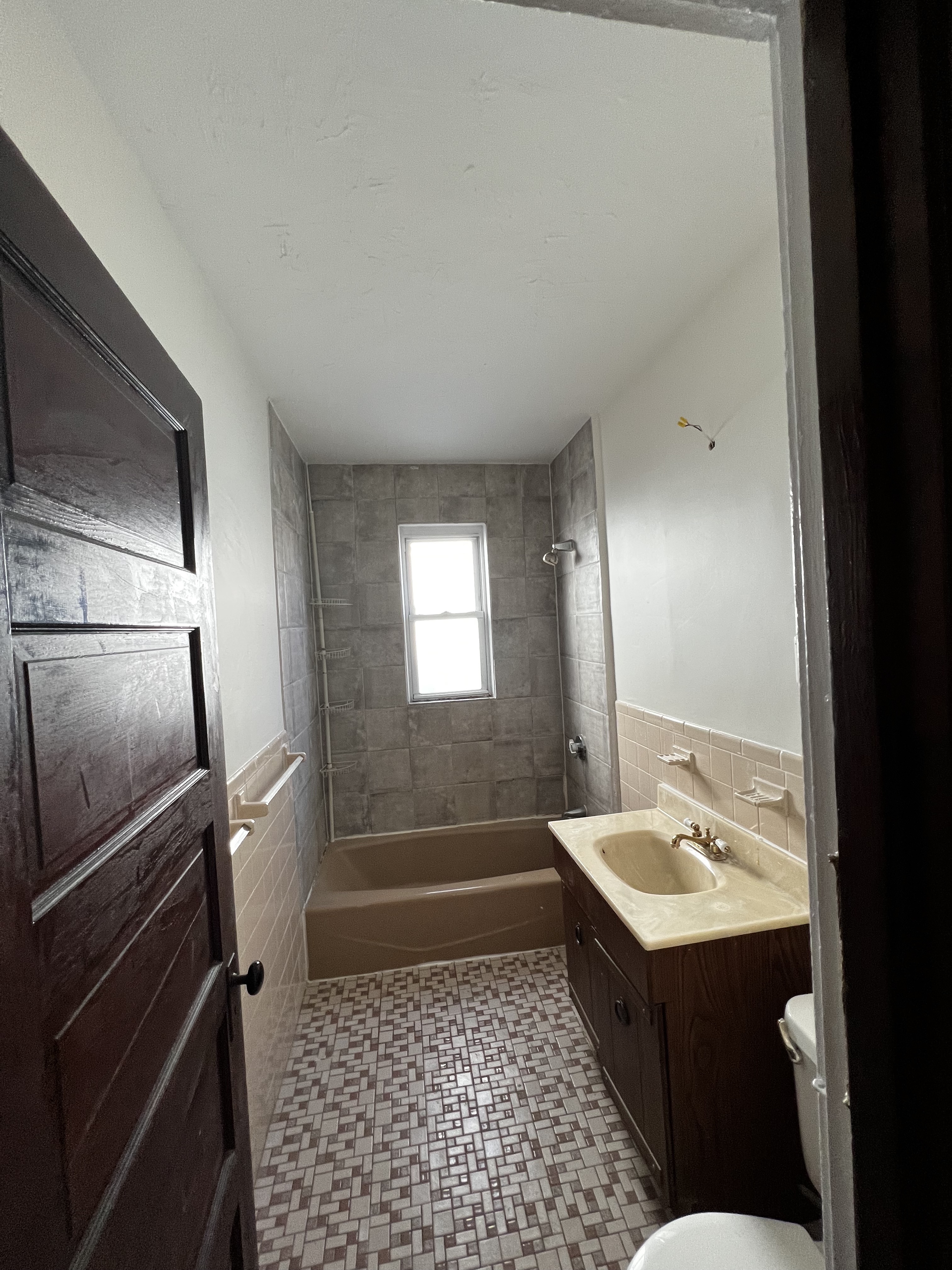 3 bed, 1 bath apartment for rent at 8 Edwin St Unit 3, Brookline Hills — photo 13 of 18