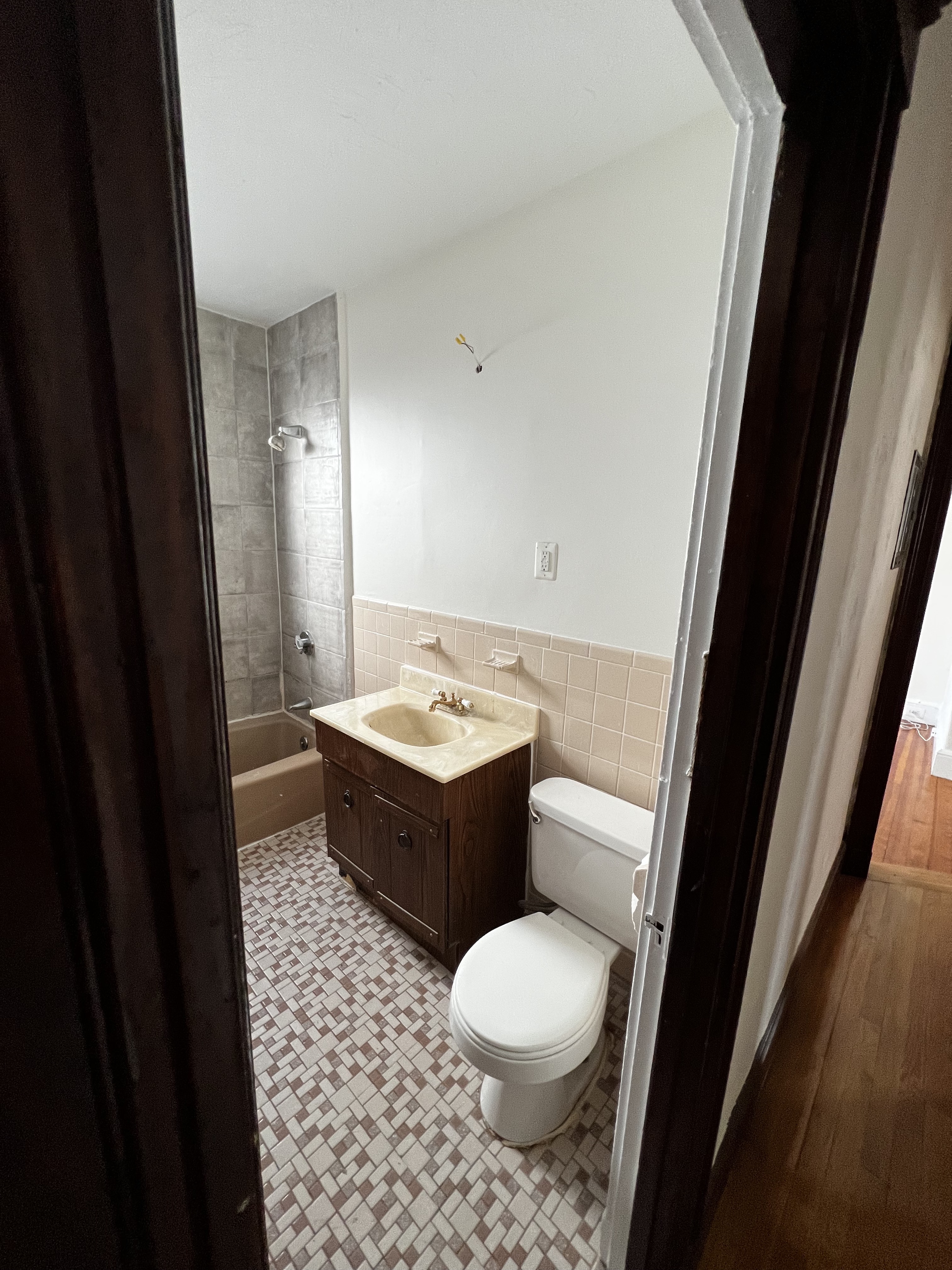 3 bed, 1 bath apartment for rent at 8 Edwin St Unit 3, Brookline Hills — photo 12 of 18