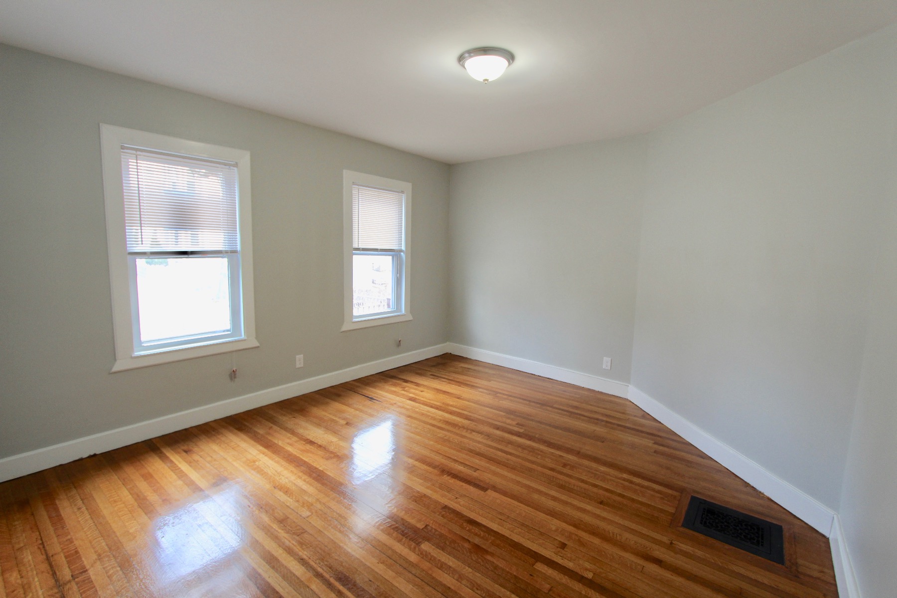 3 bed, 1.5 bath apartment for rent at 2 Draper St Unit 1, Dorchester — photo 2 of 7