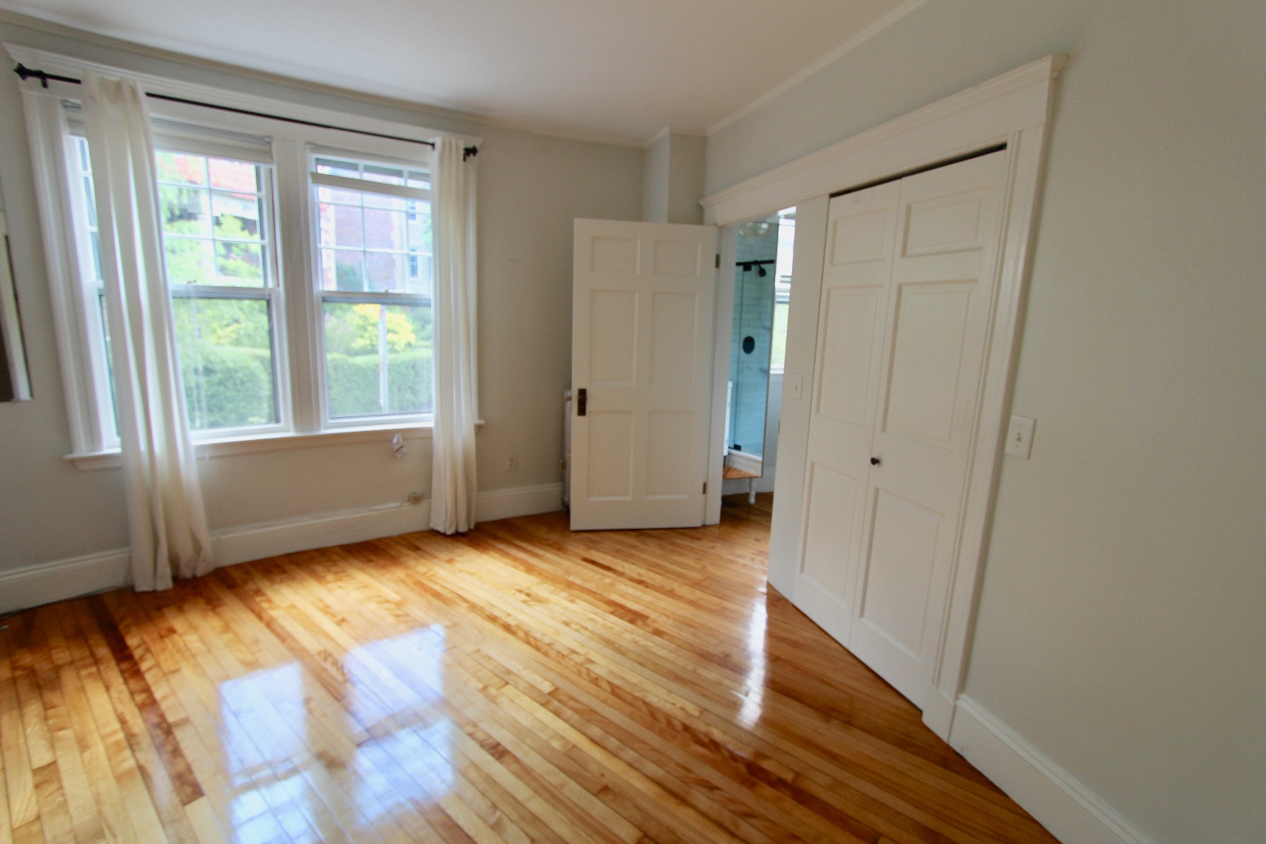 4 bed, 2 bath apartment for rent at 27 Robinwood Ave Unit 1, Jamaica Plain — photo 3 of 9
