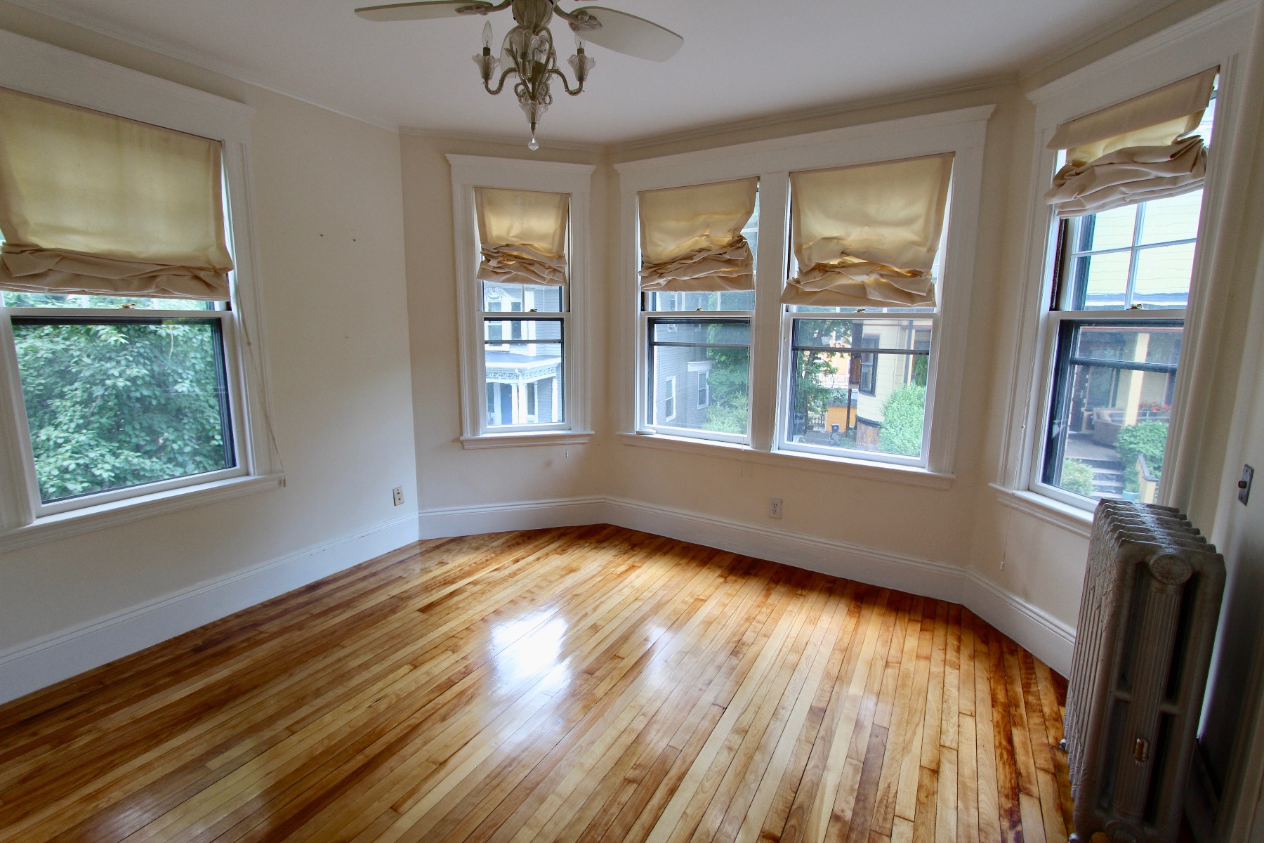 4 bed, 2 bath apartment for rent at 27 Robinwood Ave Unit 1, Jamaica Plain — photo 8 of 9