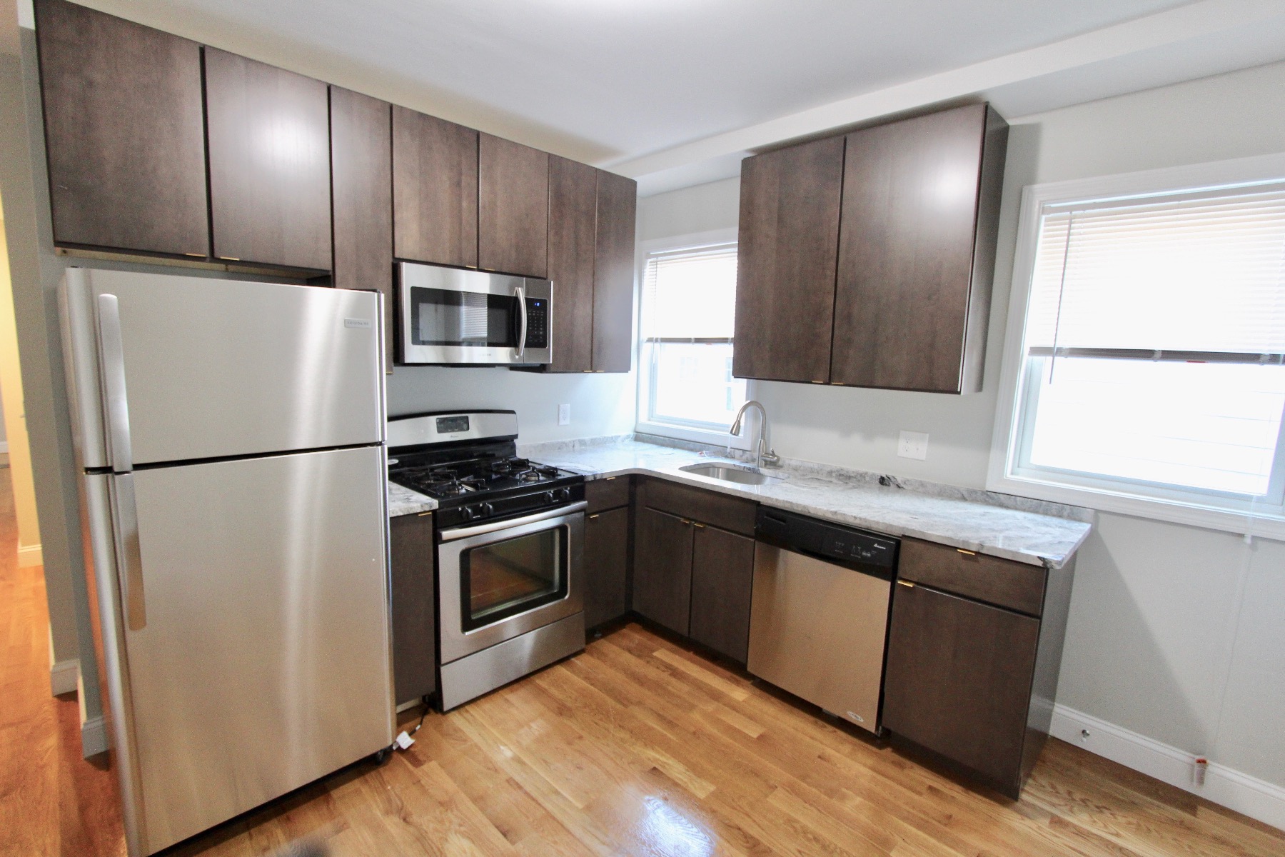 3 bed, 1.5 bath apartment for rent at 4 Draper Unit 1, Dorchester — photo 2 of 9