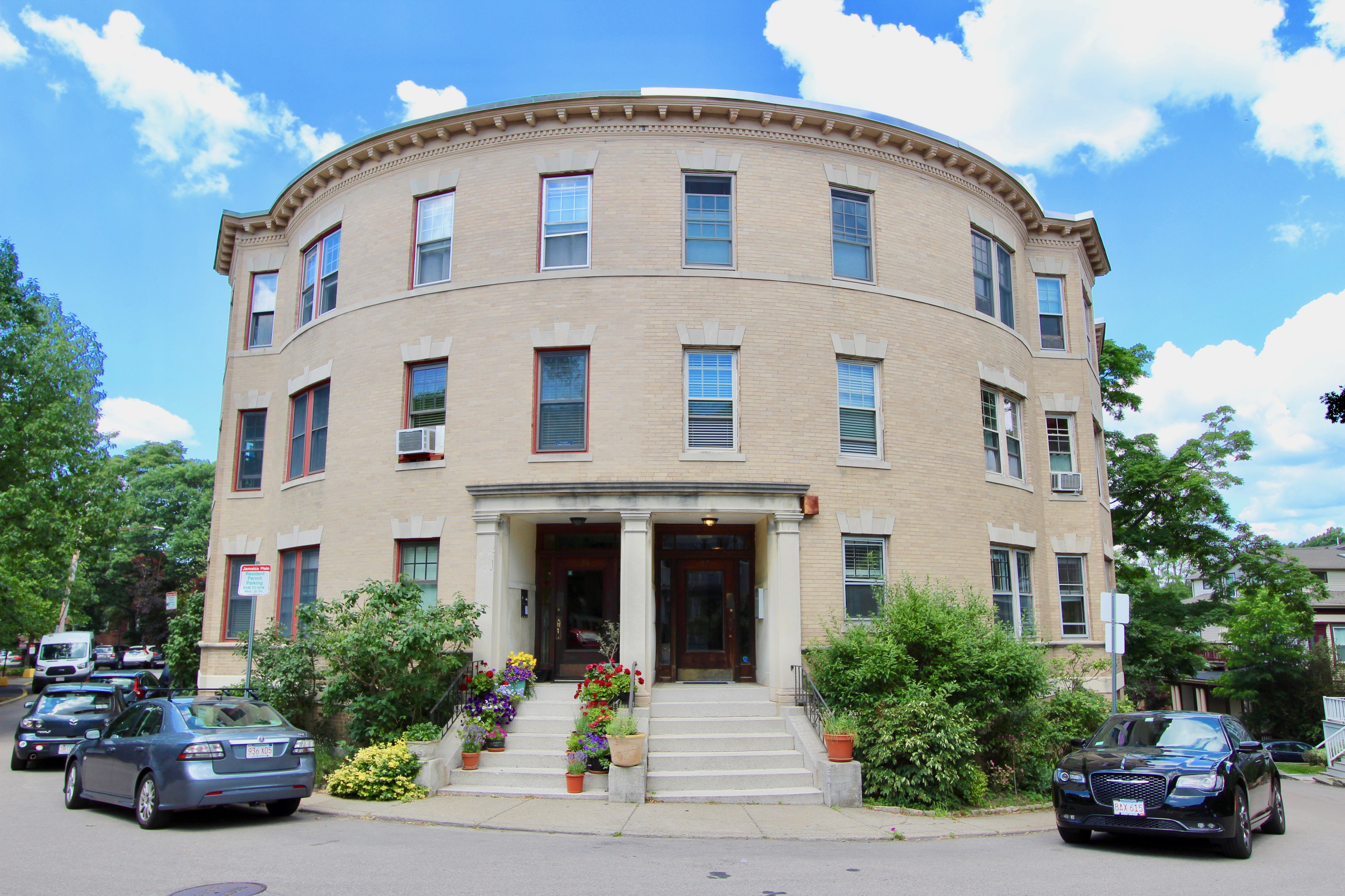 4 bed, 2 bath apartment for rent at 27 Robinwood Ave Unit 1, Jamaica Plain — photo 9 of 9