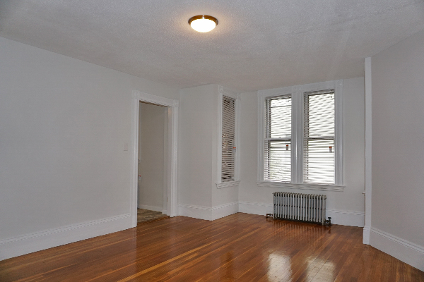4 bed, 3 bath apartment for rent at 139 Brown St Unit 1, Waltham — photo 7 of 10